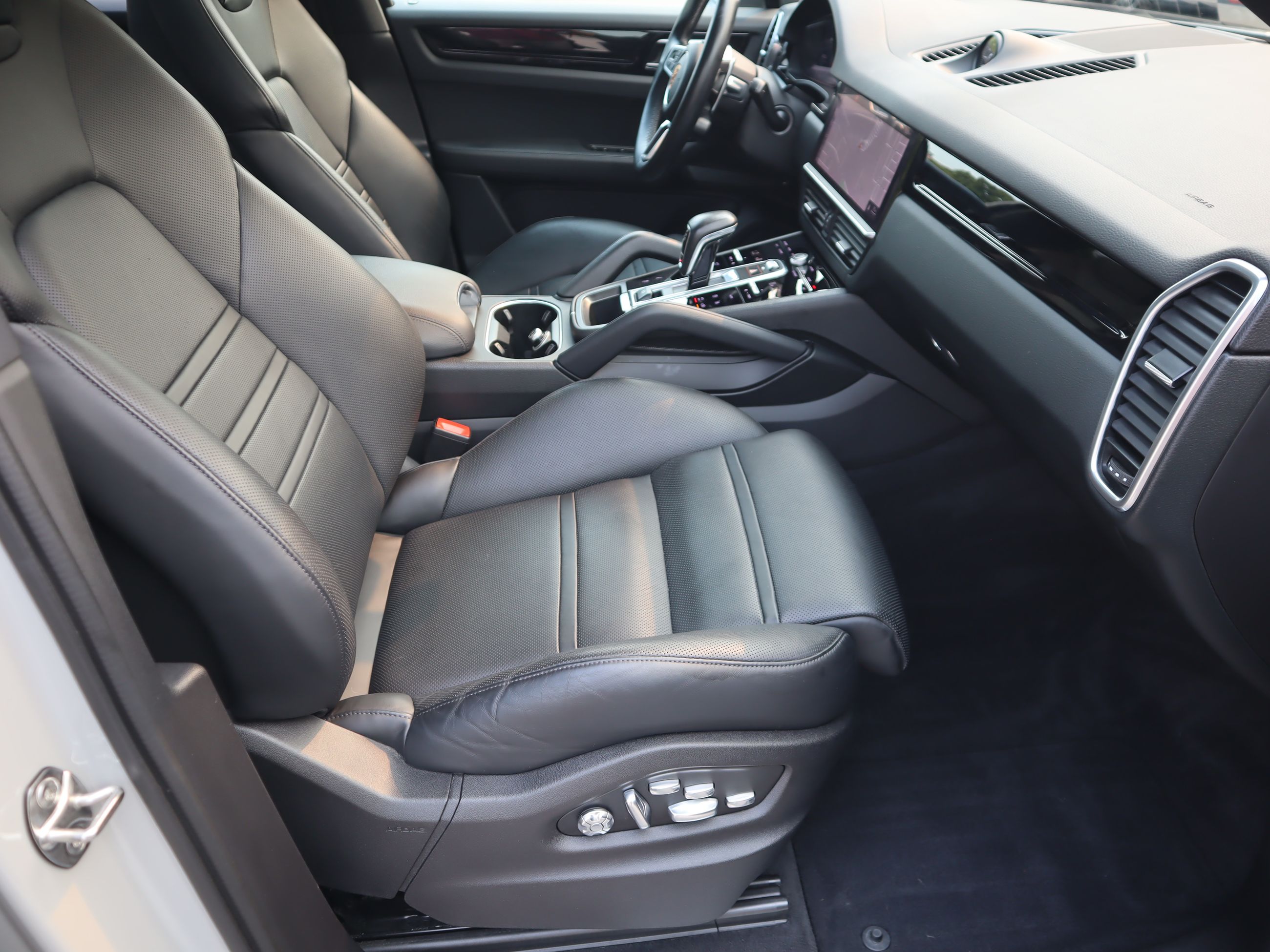 2021 Porsche Cayenne in Vancouver, British Columbia