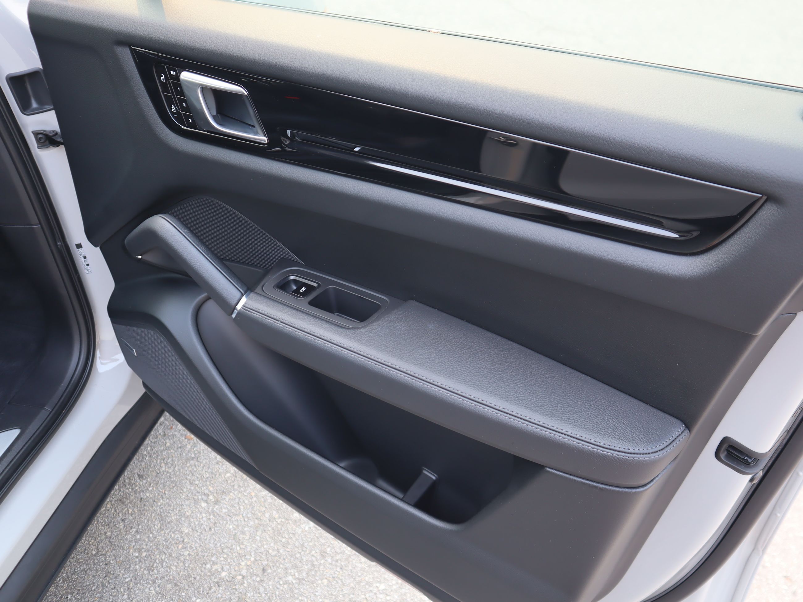 2021 Porsche Cayenne in Vancouver, British Columbia