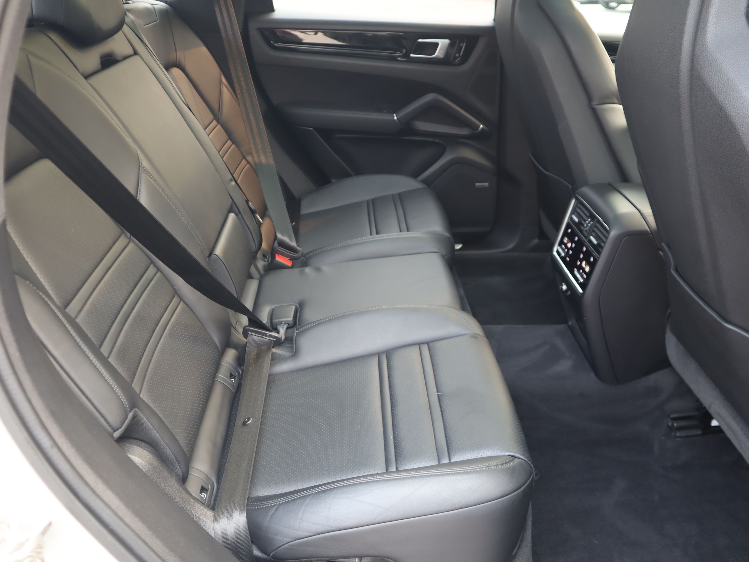 2021 Porsche Cayenne in Vancouver, British Columbia