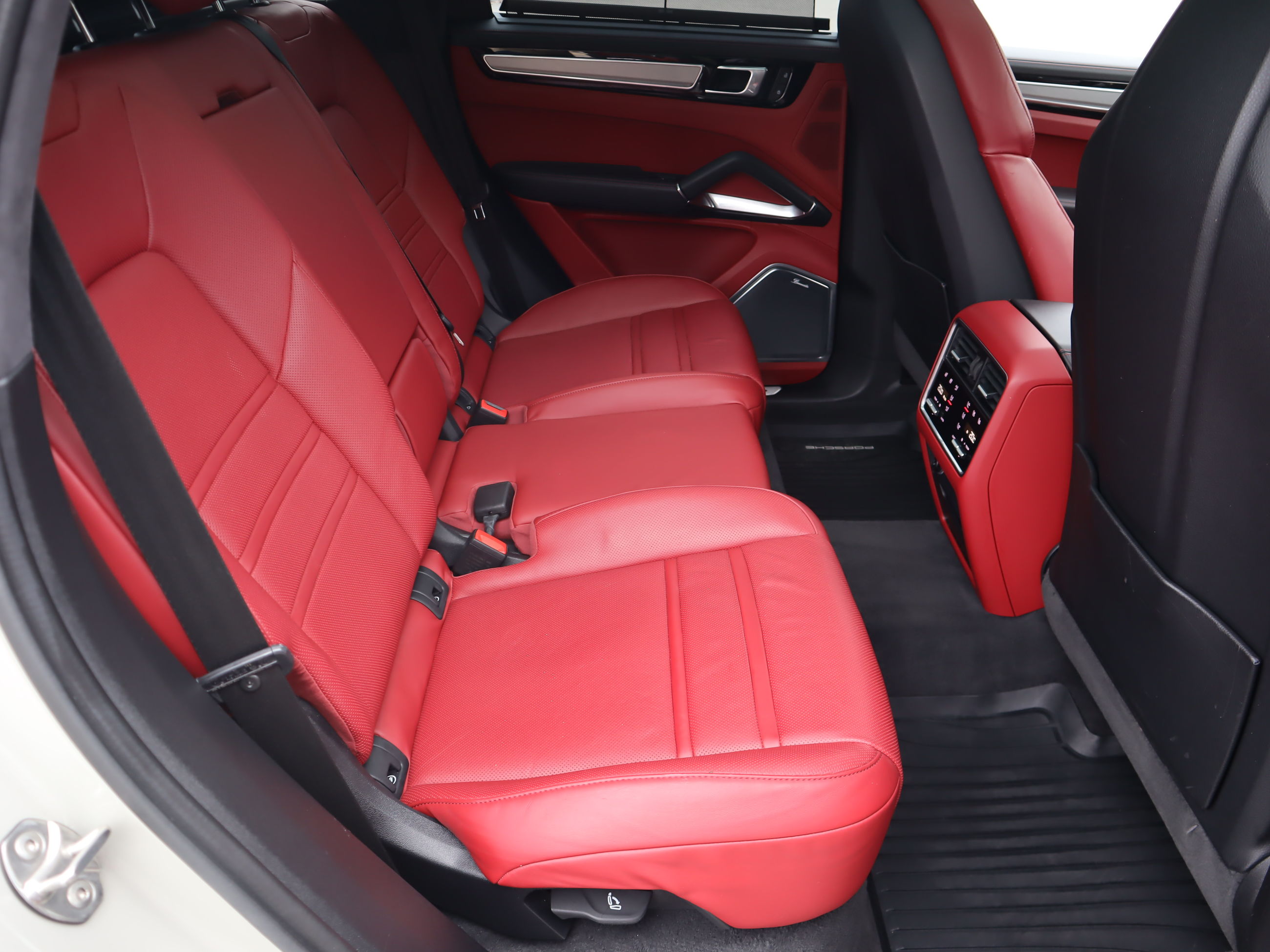 2022 Porsche Cayenne in Vancouver, British Columbia