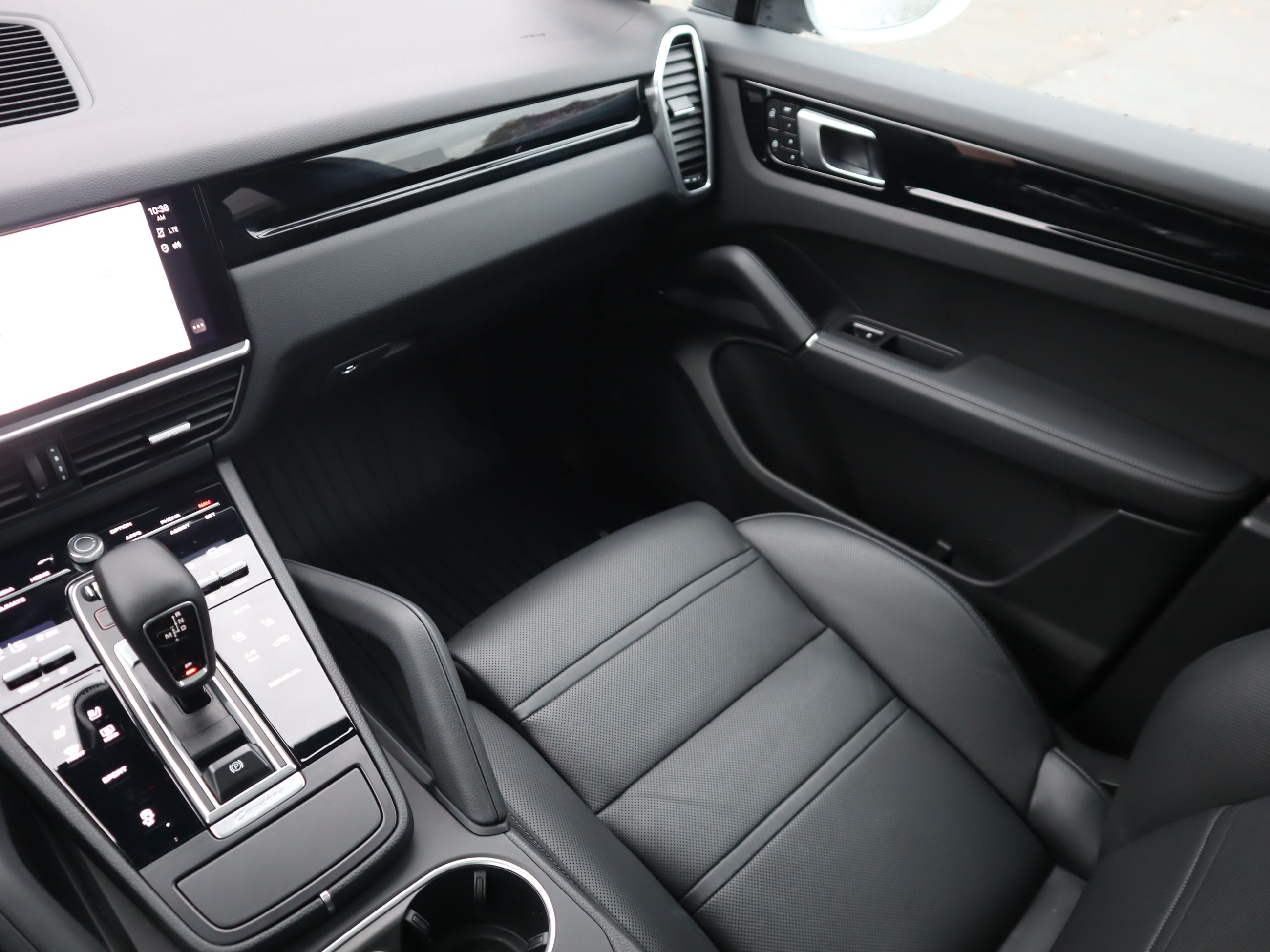 2022 Porsche Cayenne in Vancouver, British Columbia