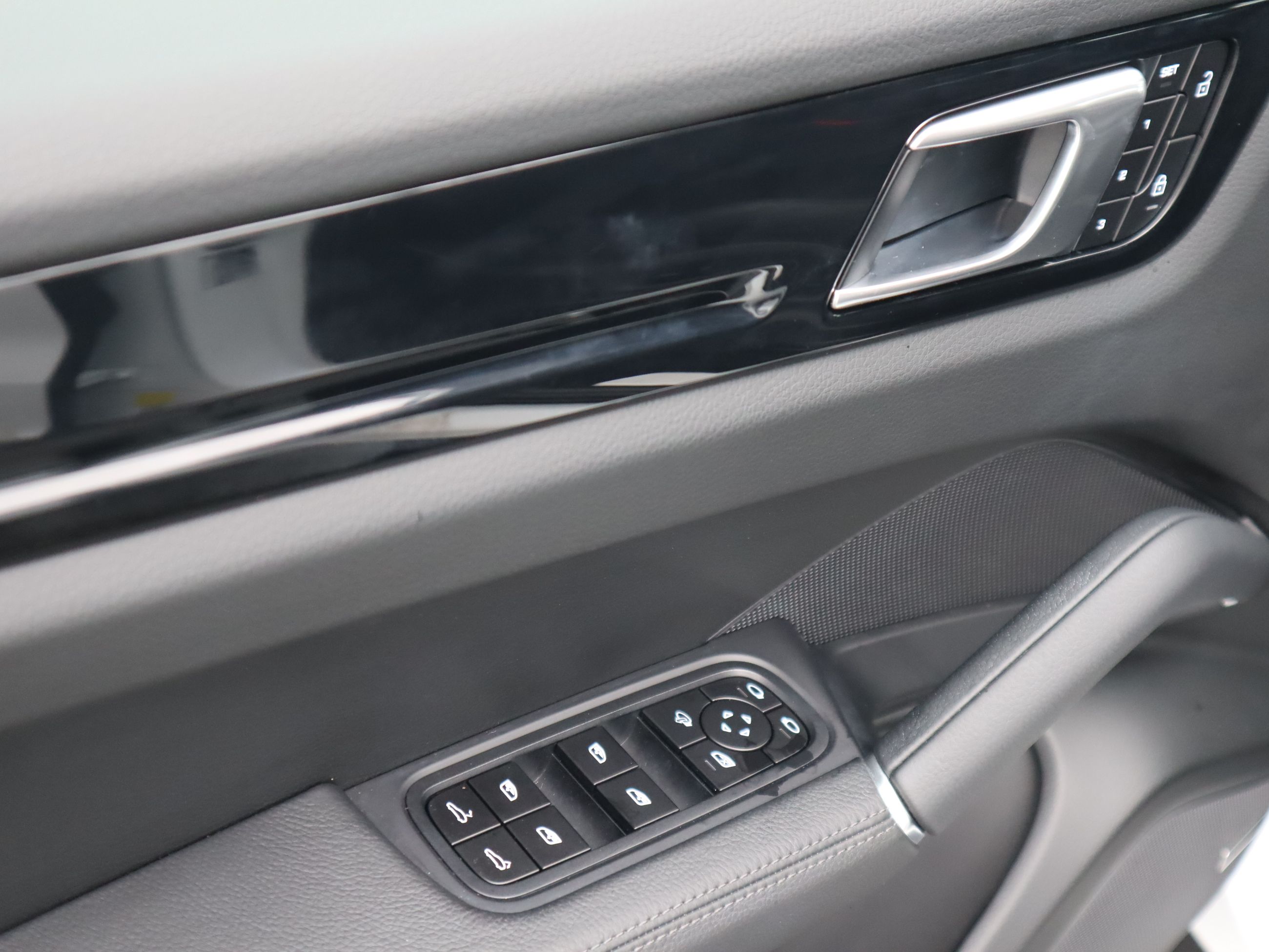 2022 Porsche Cayenne in Vancouver, British Columbia