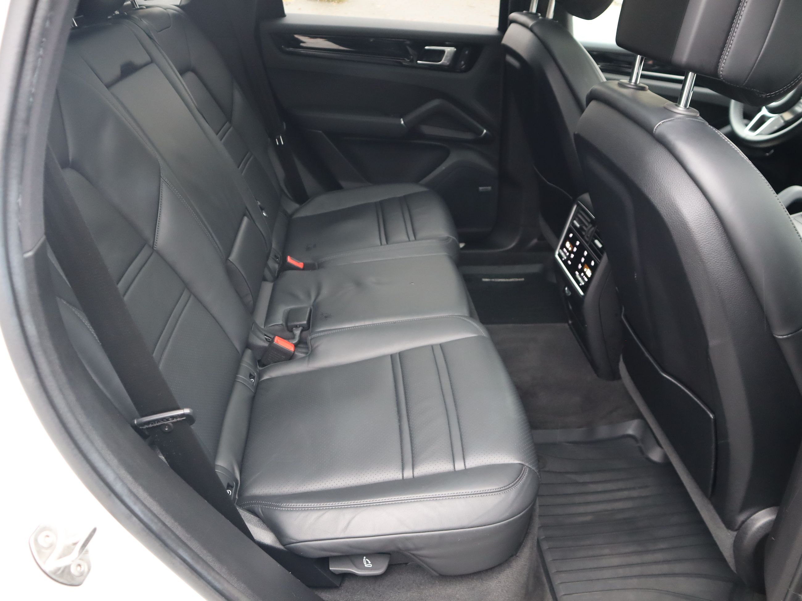 2022 Porsche Cayenne in Vancouver, British Columbia