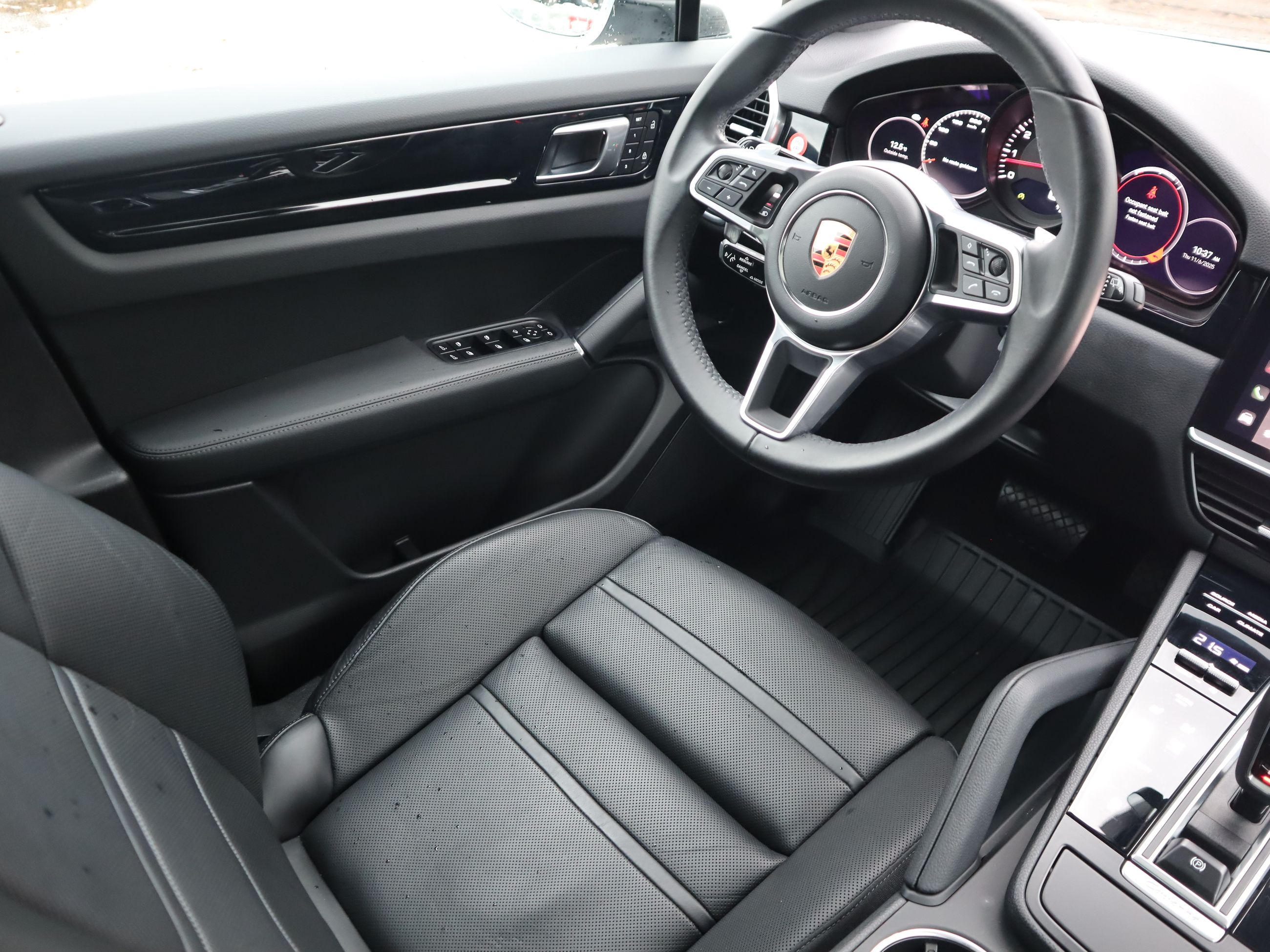 2022 Porsche Cayenne in Vancouver, British Columbia