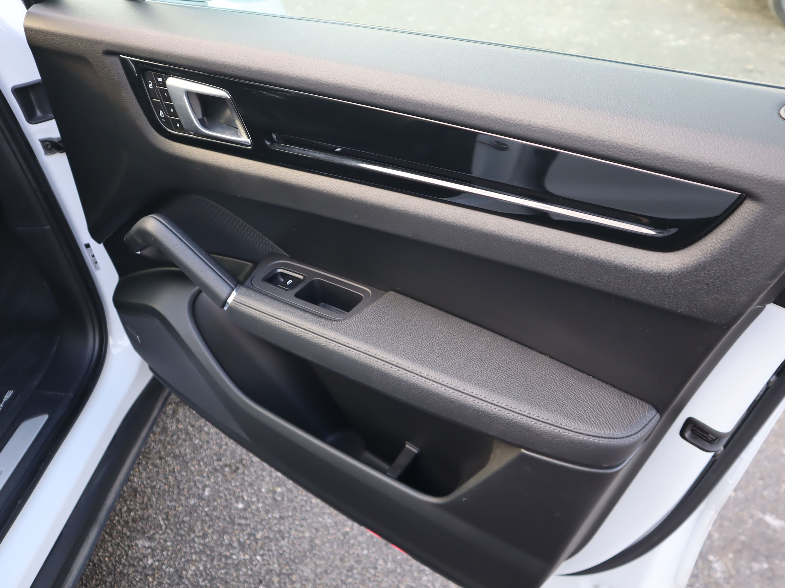 2022 Porsche Cayenne in Vancouver, British Columbia