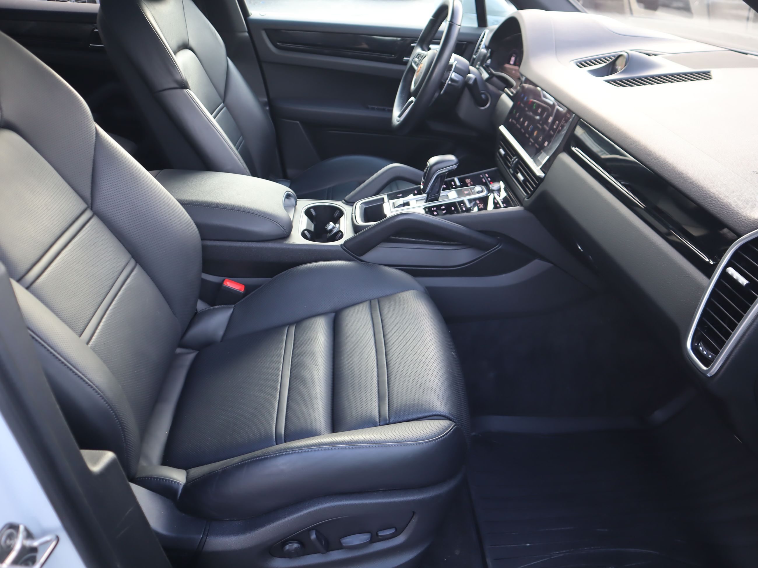 2022 Porsche Cayenne in Vancouver, British Columbia