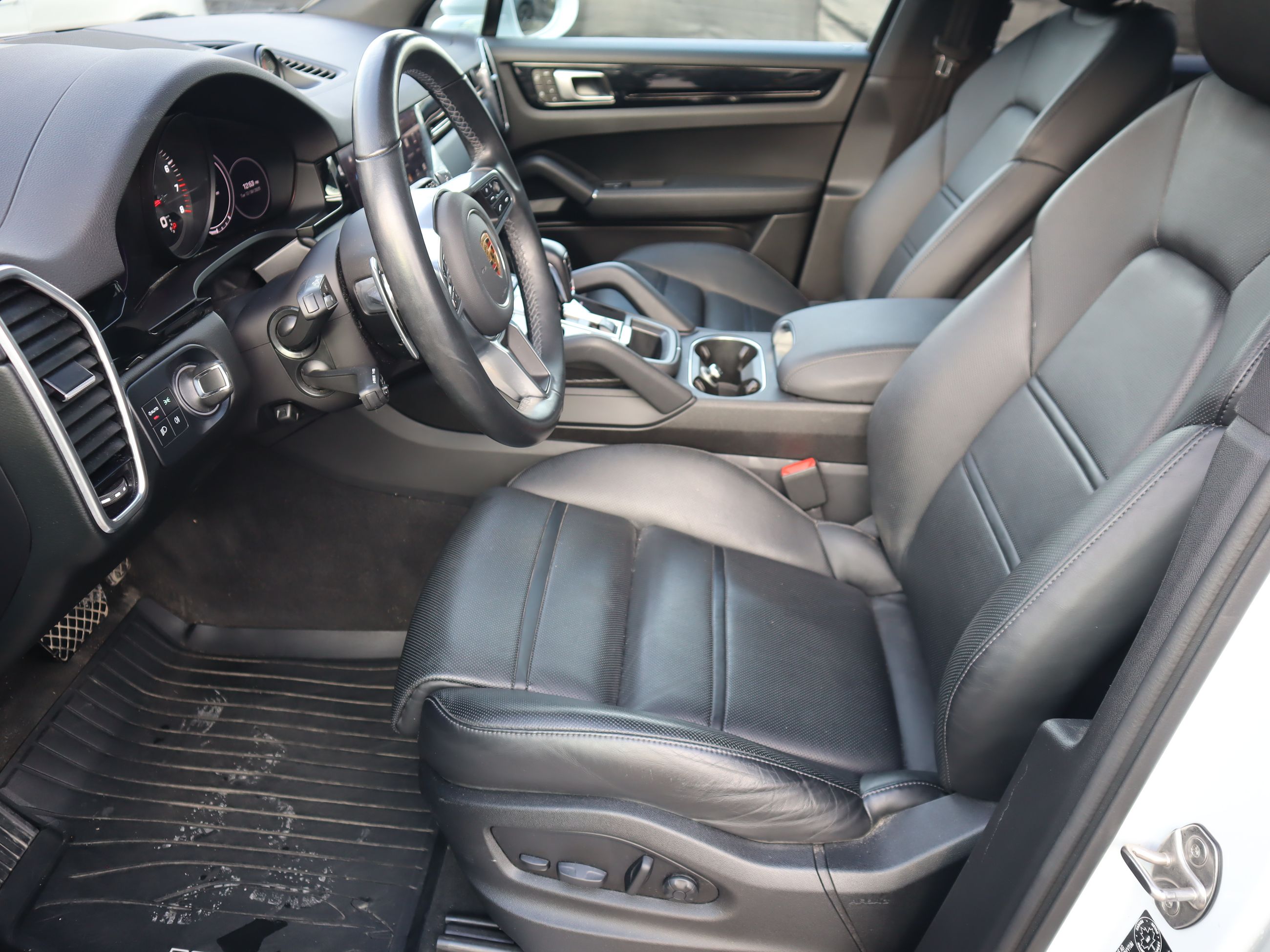 2022 Porsche Cayenne in Vancouver, British Columbia