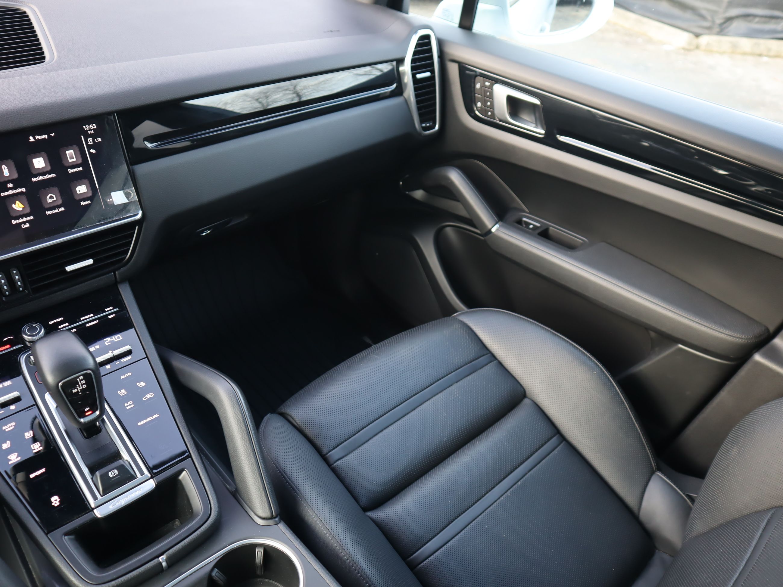 2022 Porsche Cayenne in Vancouver, British Columbia