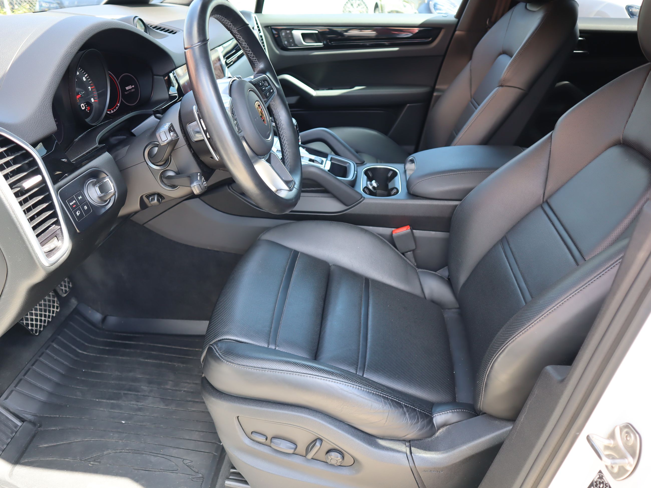 2022 Porsche Cayenne in Vancouver, British Columbia