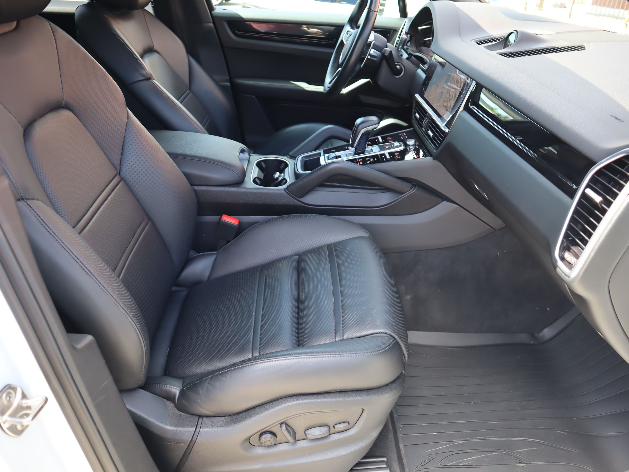2022 Porsche Cayenne in Vancouver, British Columbia