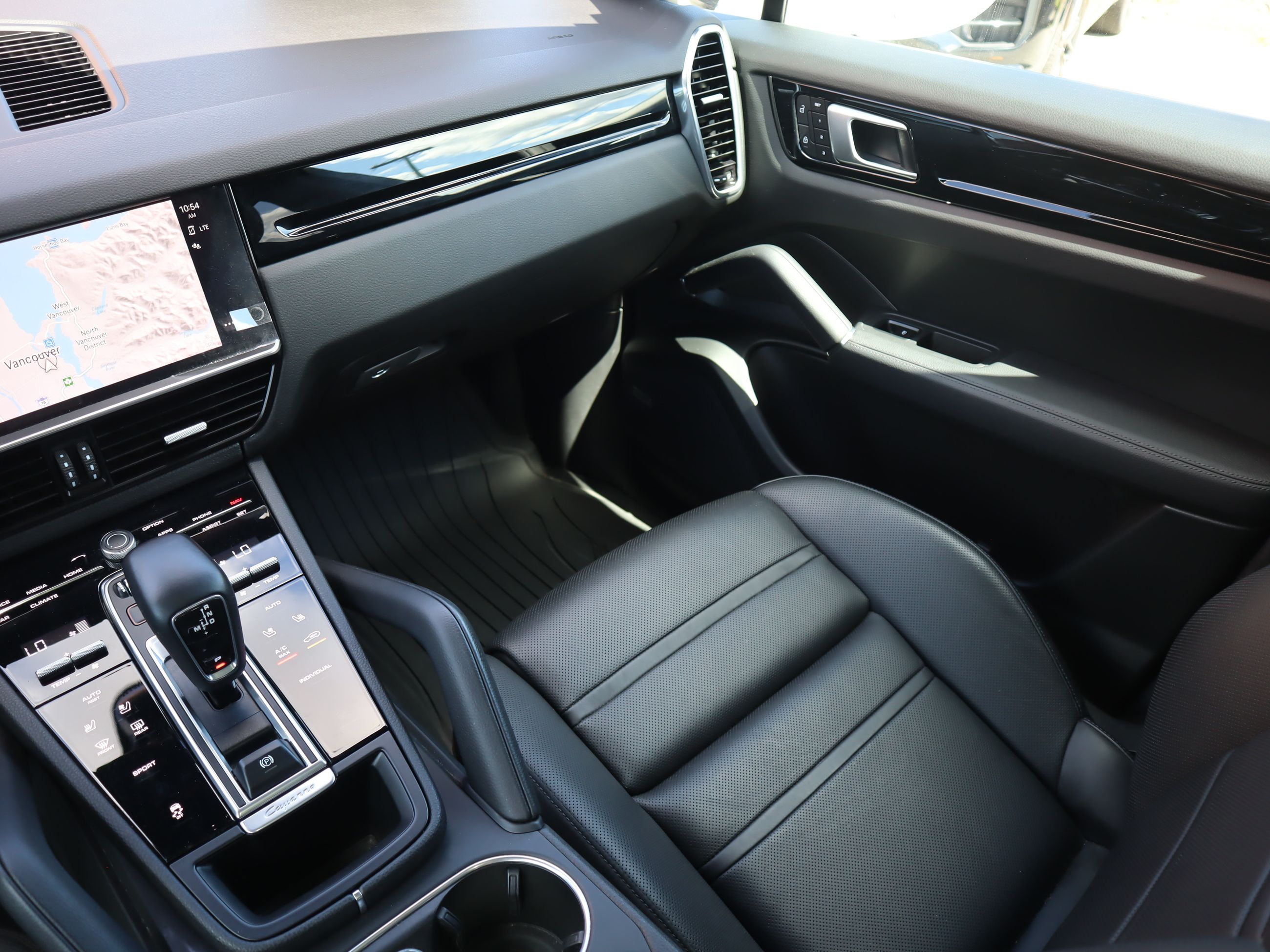 2022 Porsche Cayenne in Vancouver, British Columbia