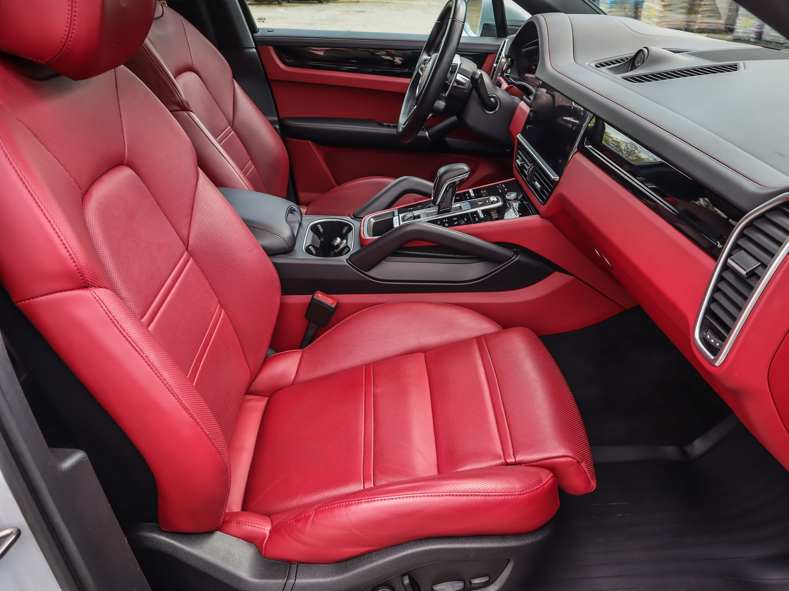 2023 Porsche Cayenne in Vancouver, British Columbia