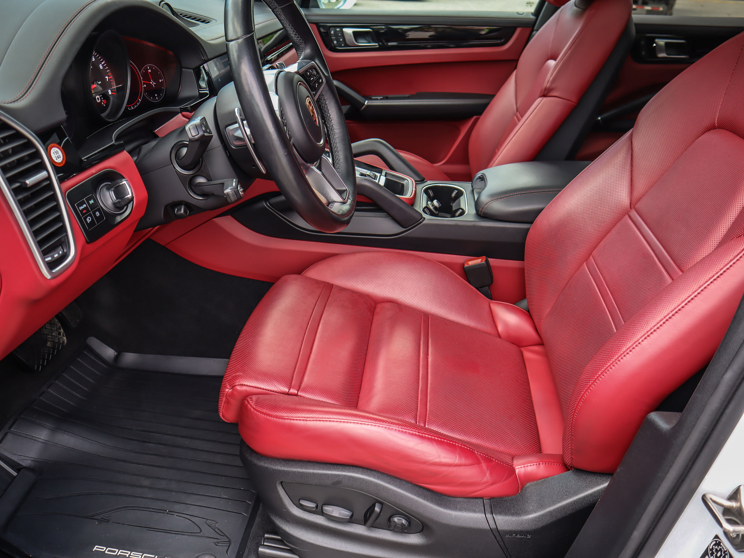 2023 Porsche Cayenne in Vancouver, British Columbia