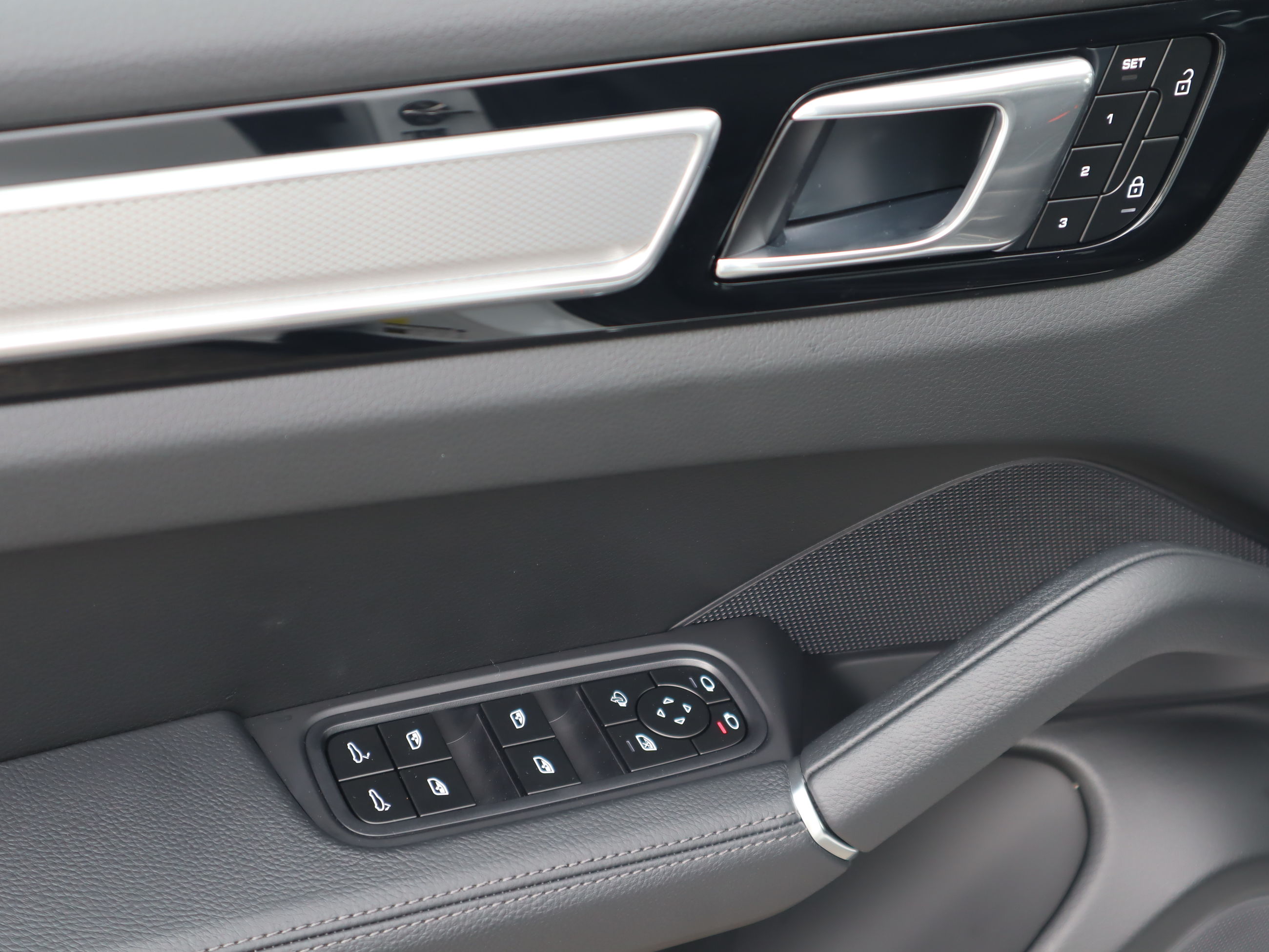 2023 Porsche Cayenne in Vancouver, British Columbia