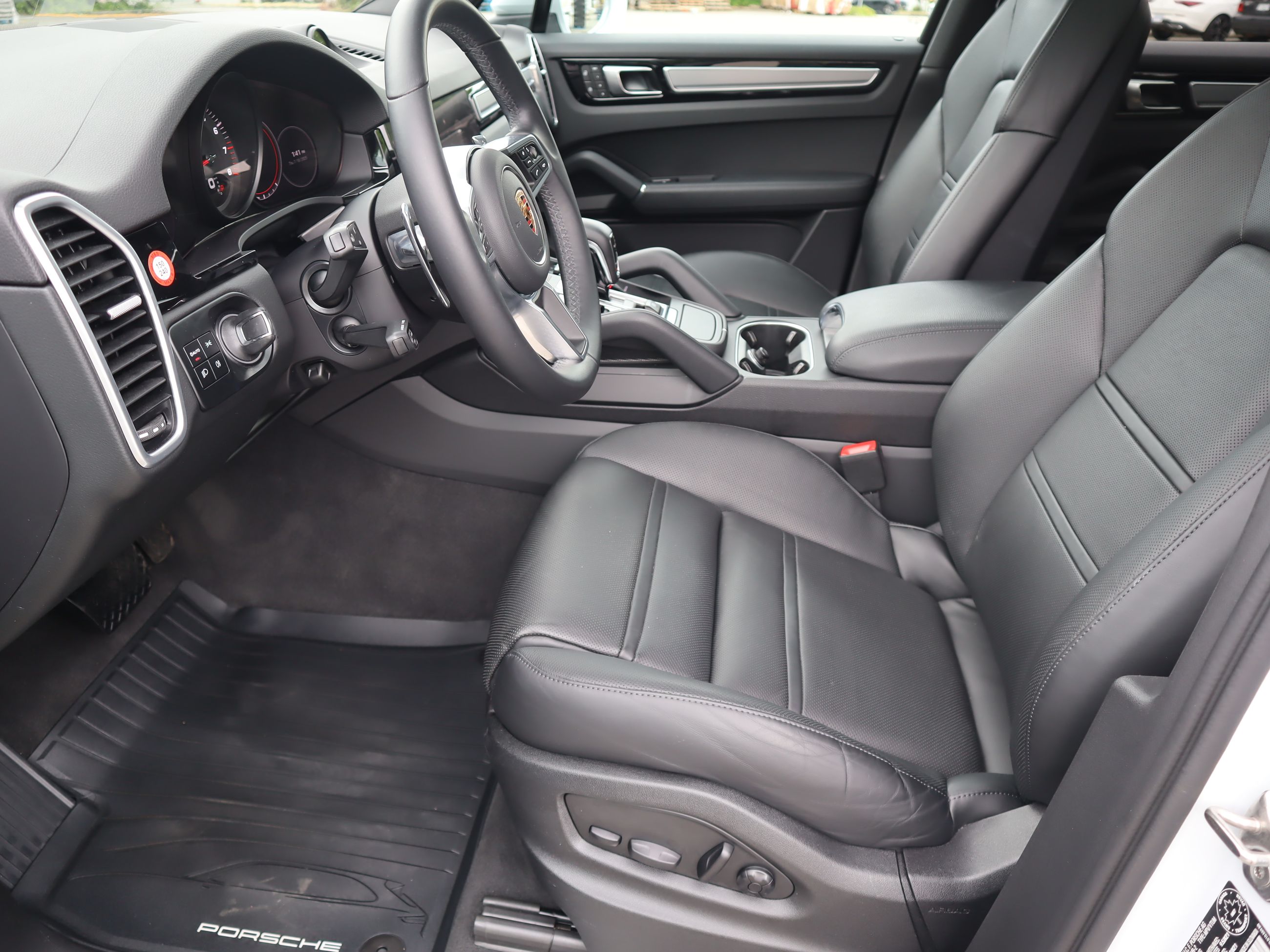 2023 Porsche Cayenne in Vancouver, British Columbia