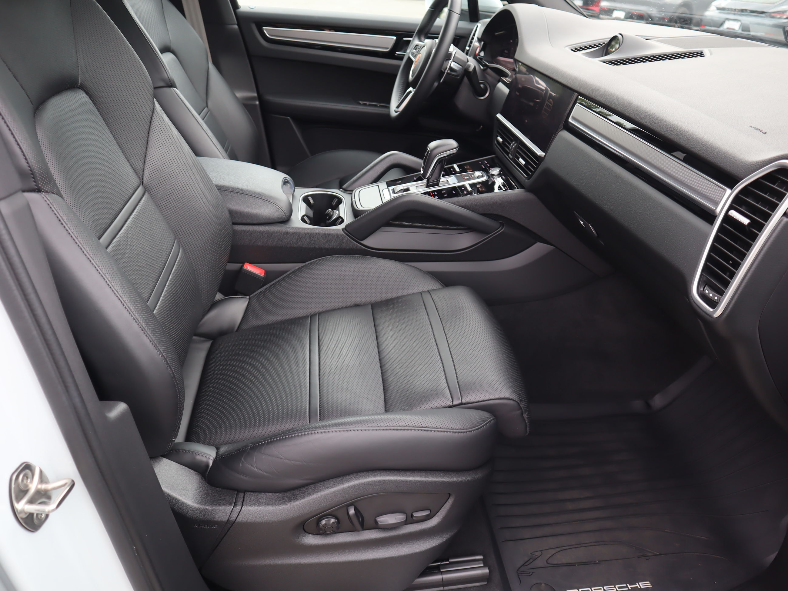 2023 Porsche Cayenne in Vancouver, British Columbia