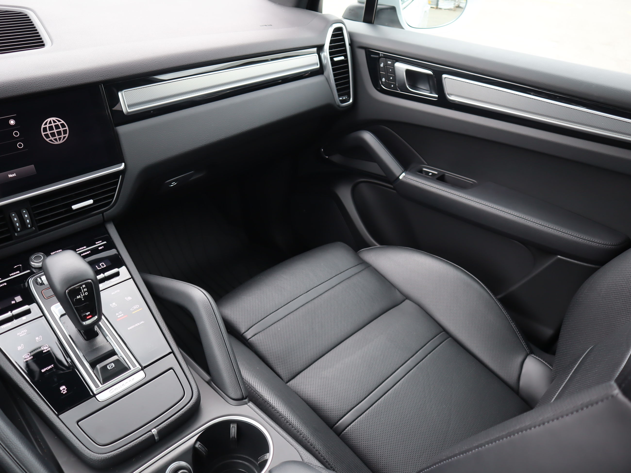 2023 Porsche Cayenne in Vancouver, British Columbia