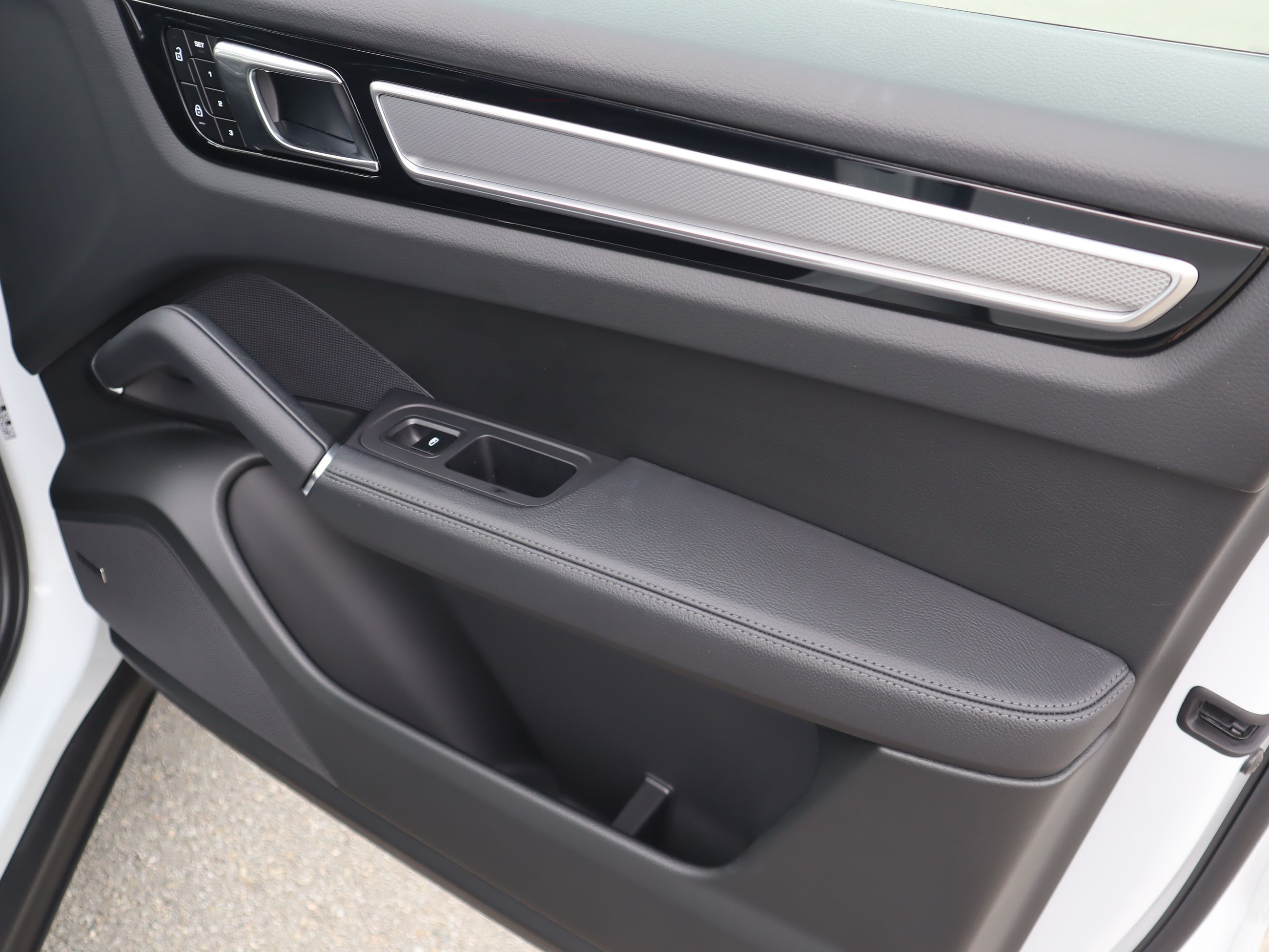 2023 Porsche Cayenne in Vancouver, British Columbia