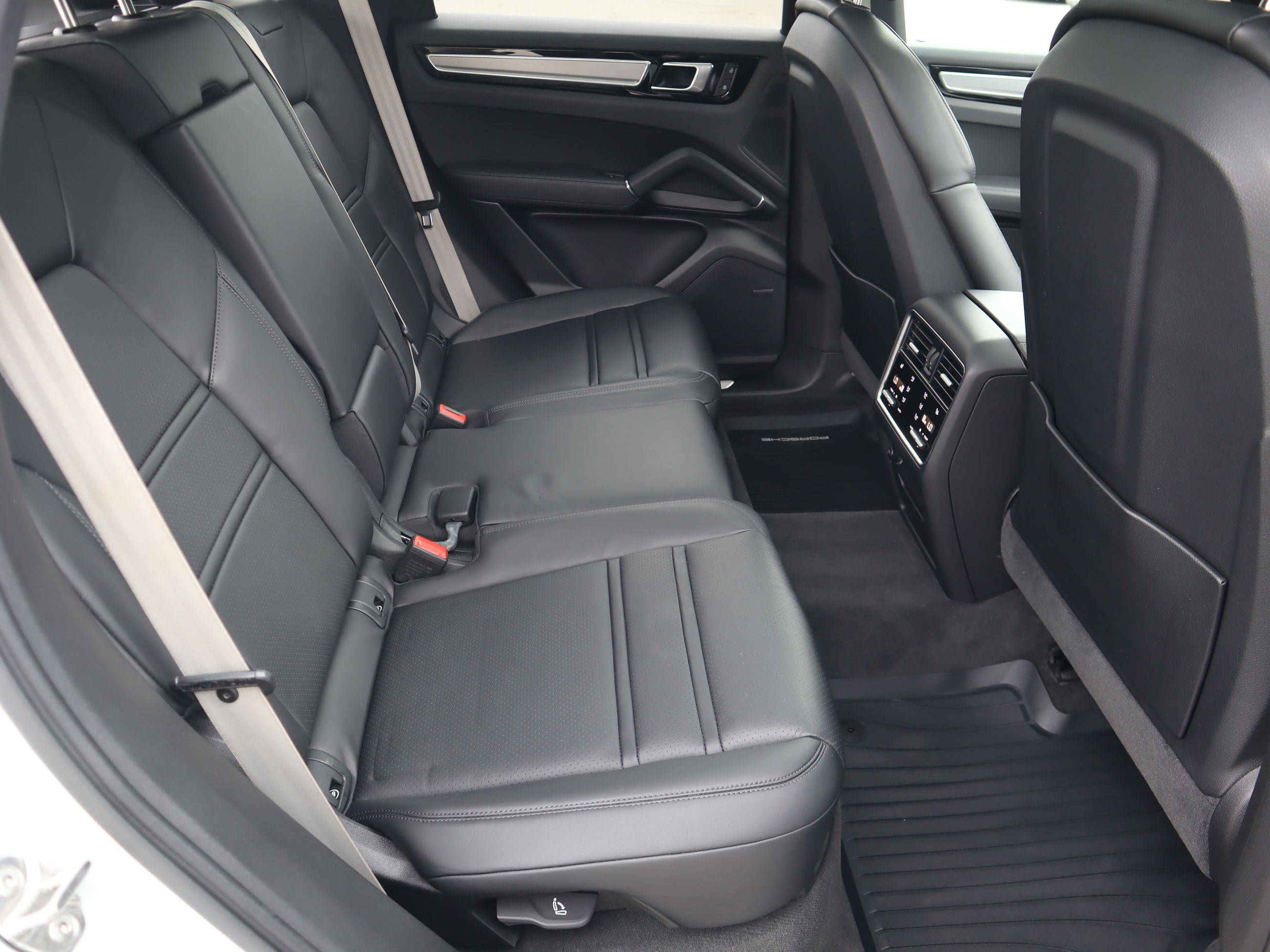 2023 Porsche Cayenne in Vancouver, British Columbia