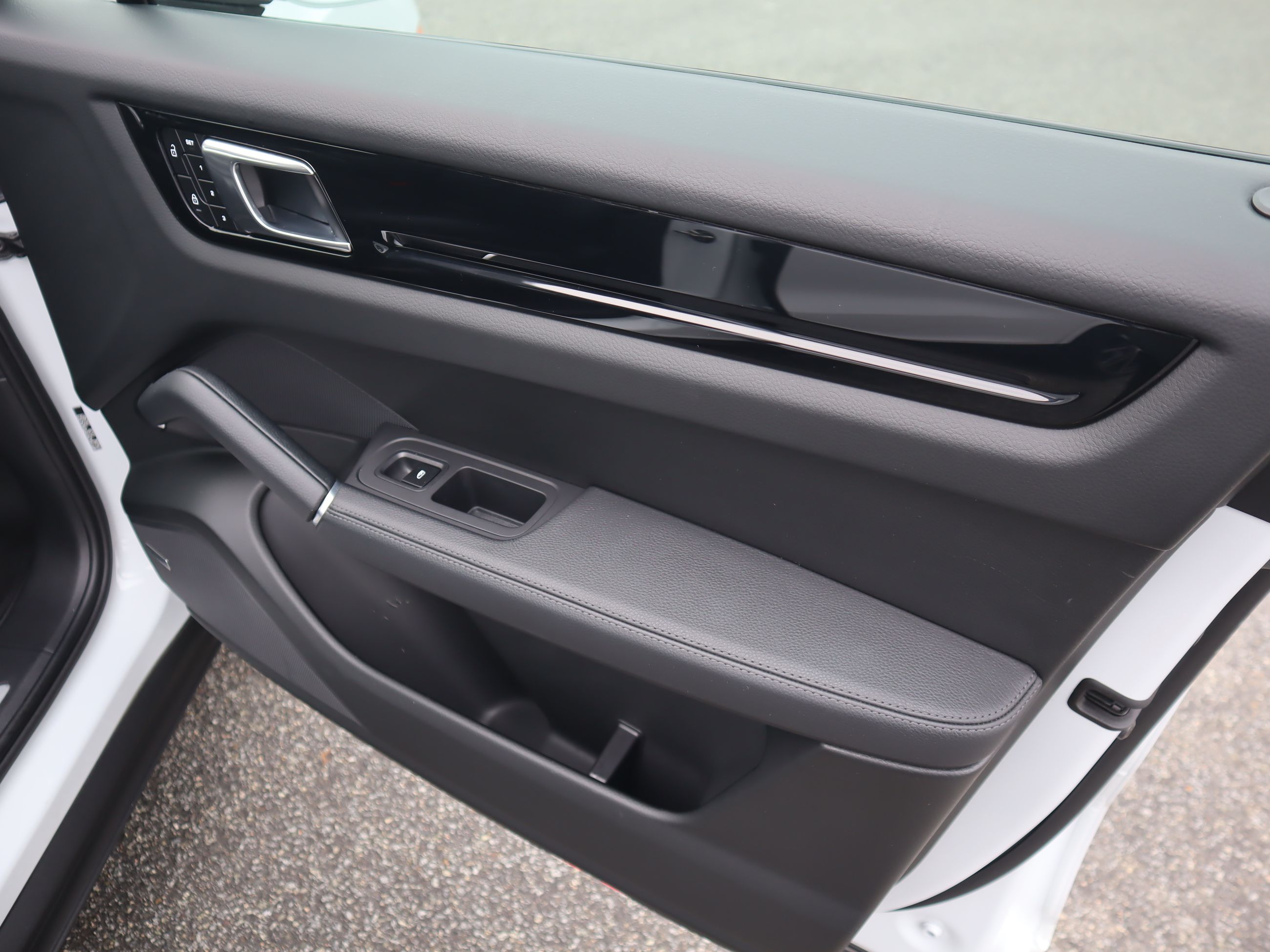 2023 Porsche Cayenne in Vancouver, British Columbia