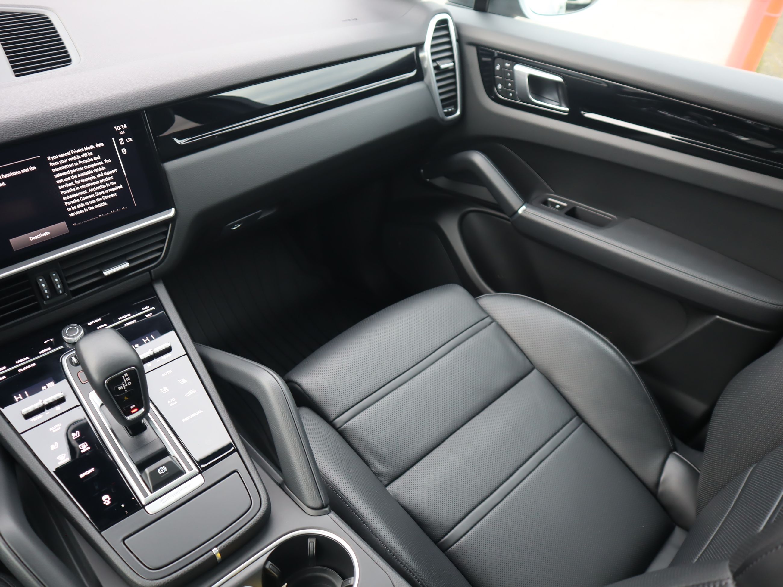 2023 Porsche Cayenne in Vancouver, British Columbia