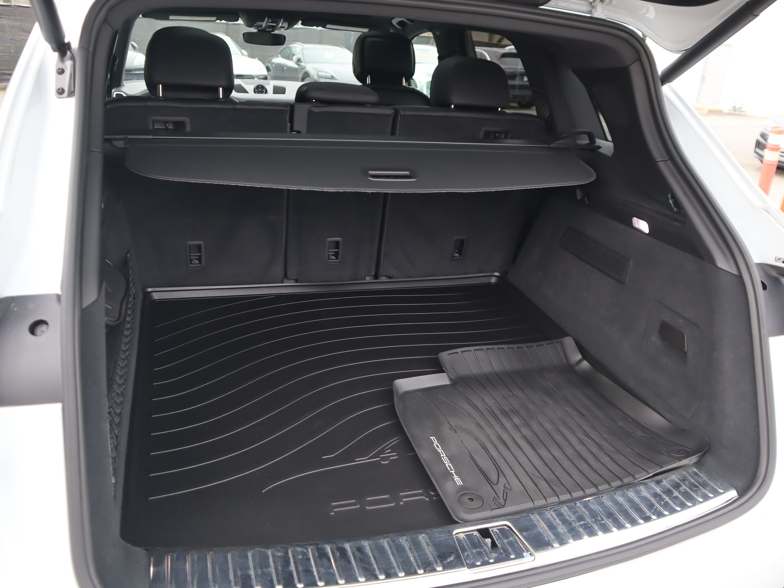 2023 Porsche Cayenne in Vancouver, British Columbia