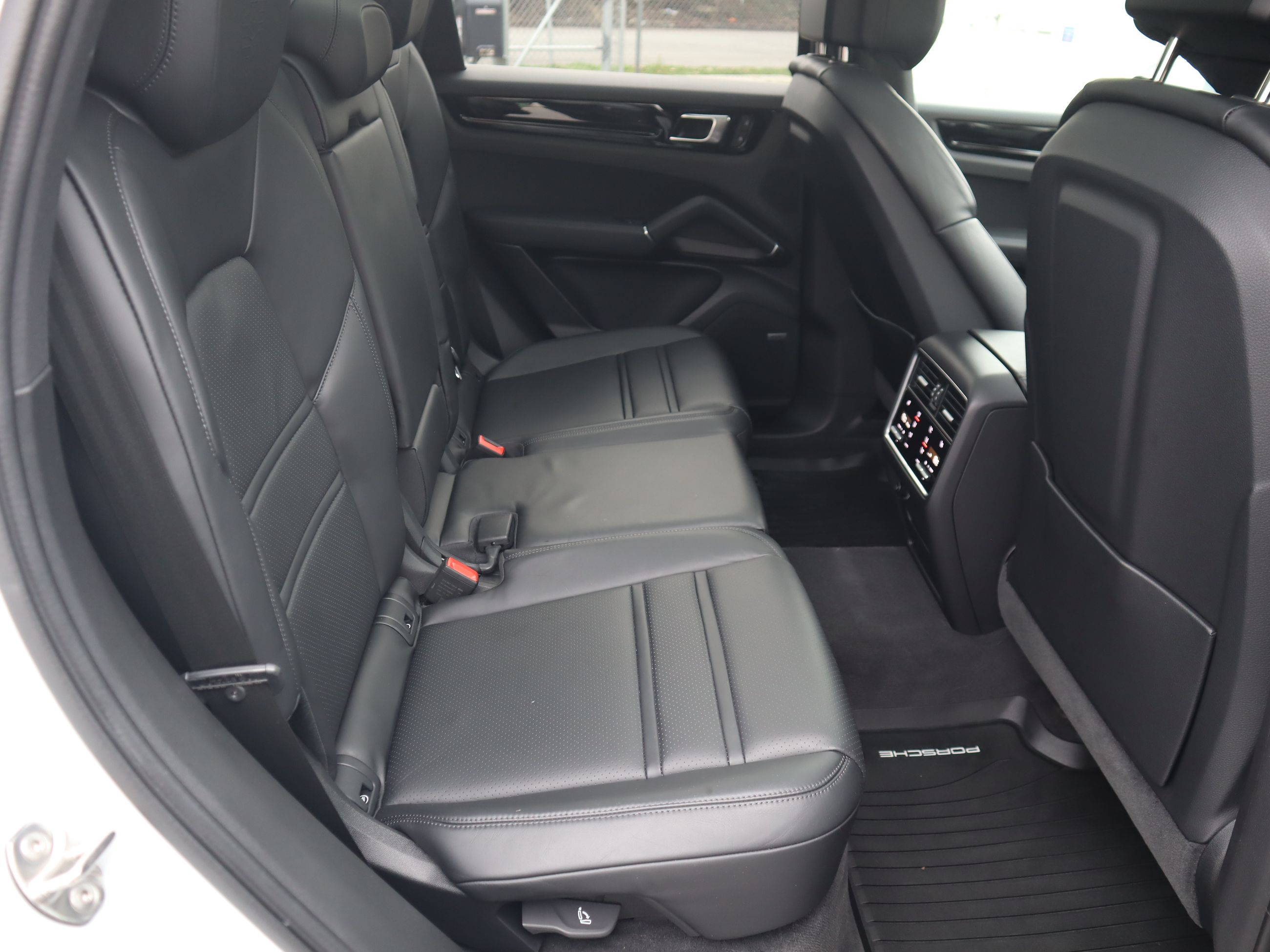 2023 Porsche Cayenne in Vancouver, British Columbia