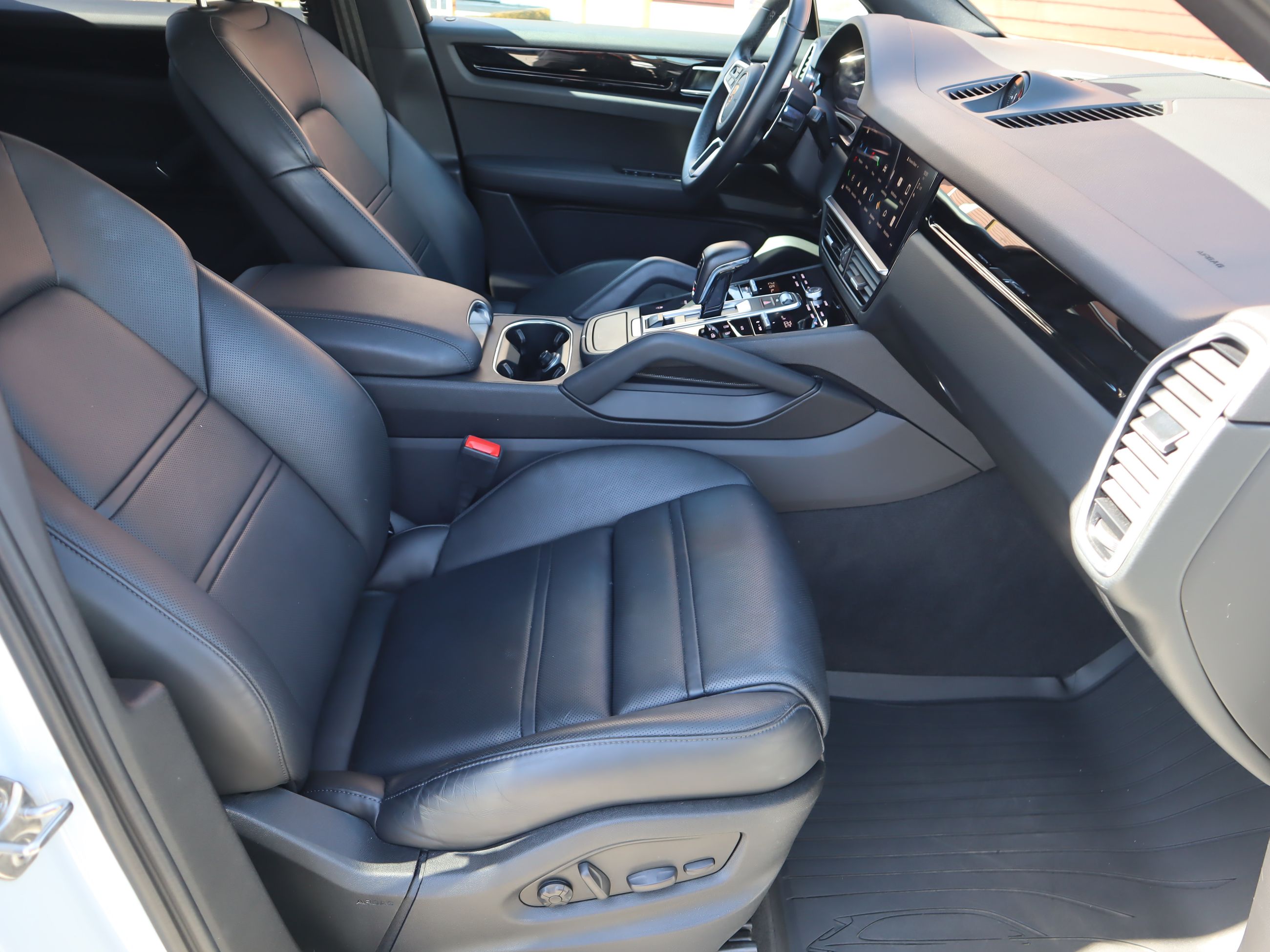 2023 Porsche Cayenne in Vancouver, British Columbia