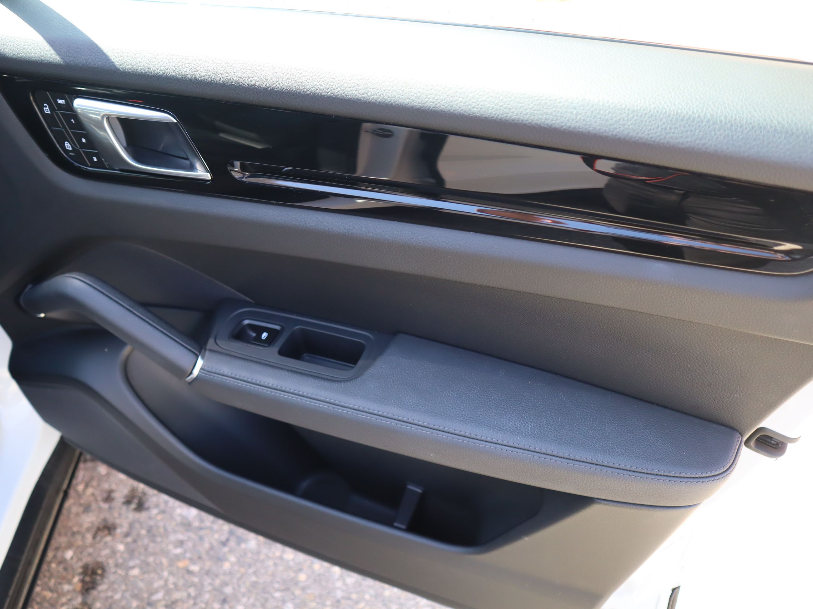 2023 Porsche Cayenne in Vancouver, British Columbia