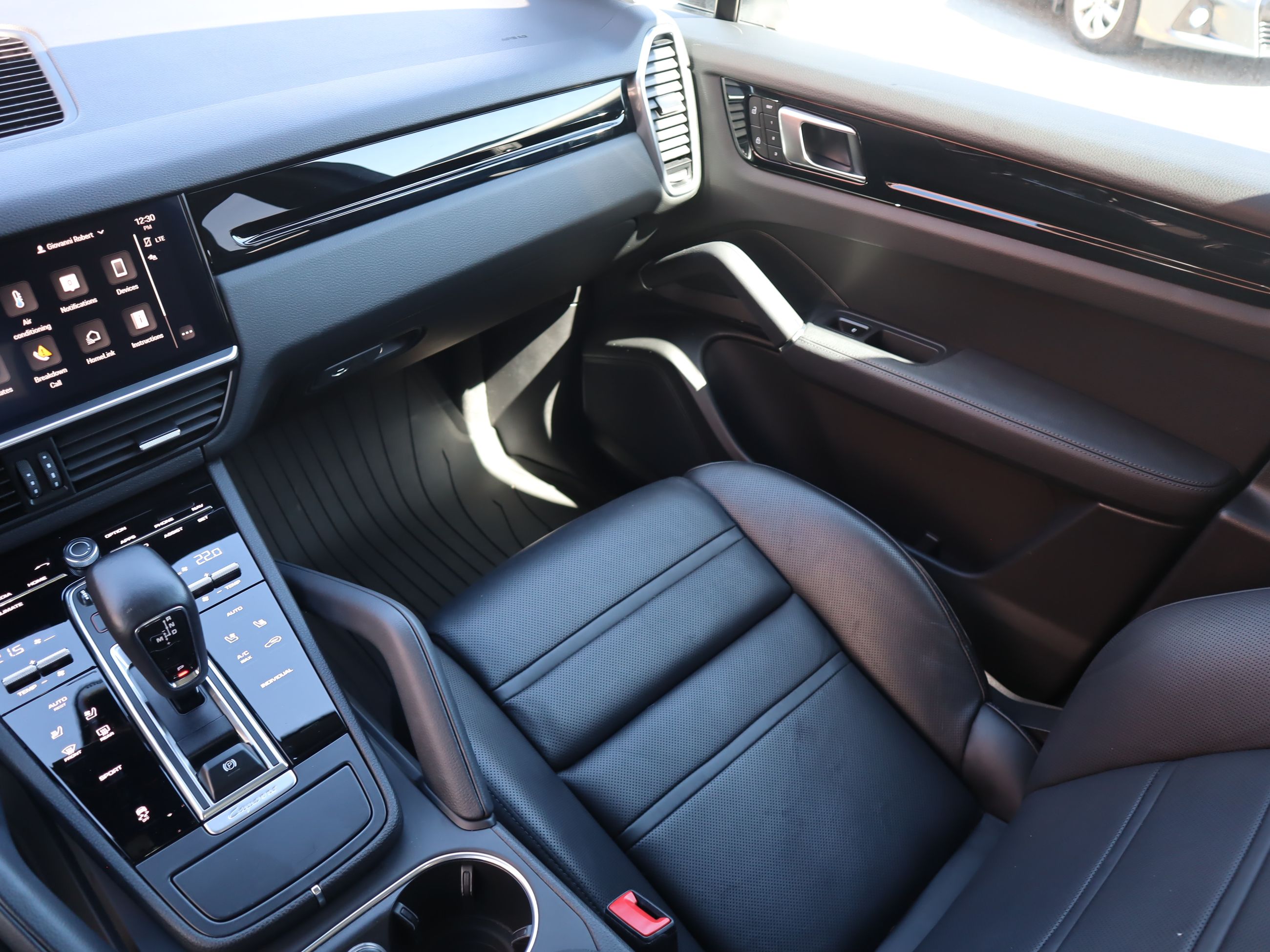 2023 Porsche Cayenne in Vancouver, British Columbia