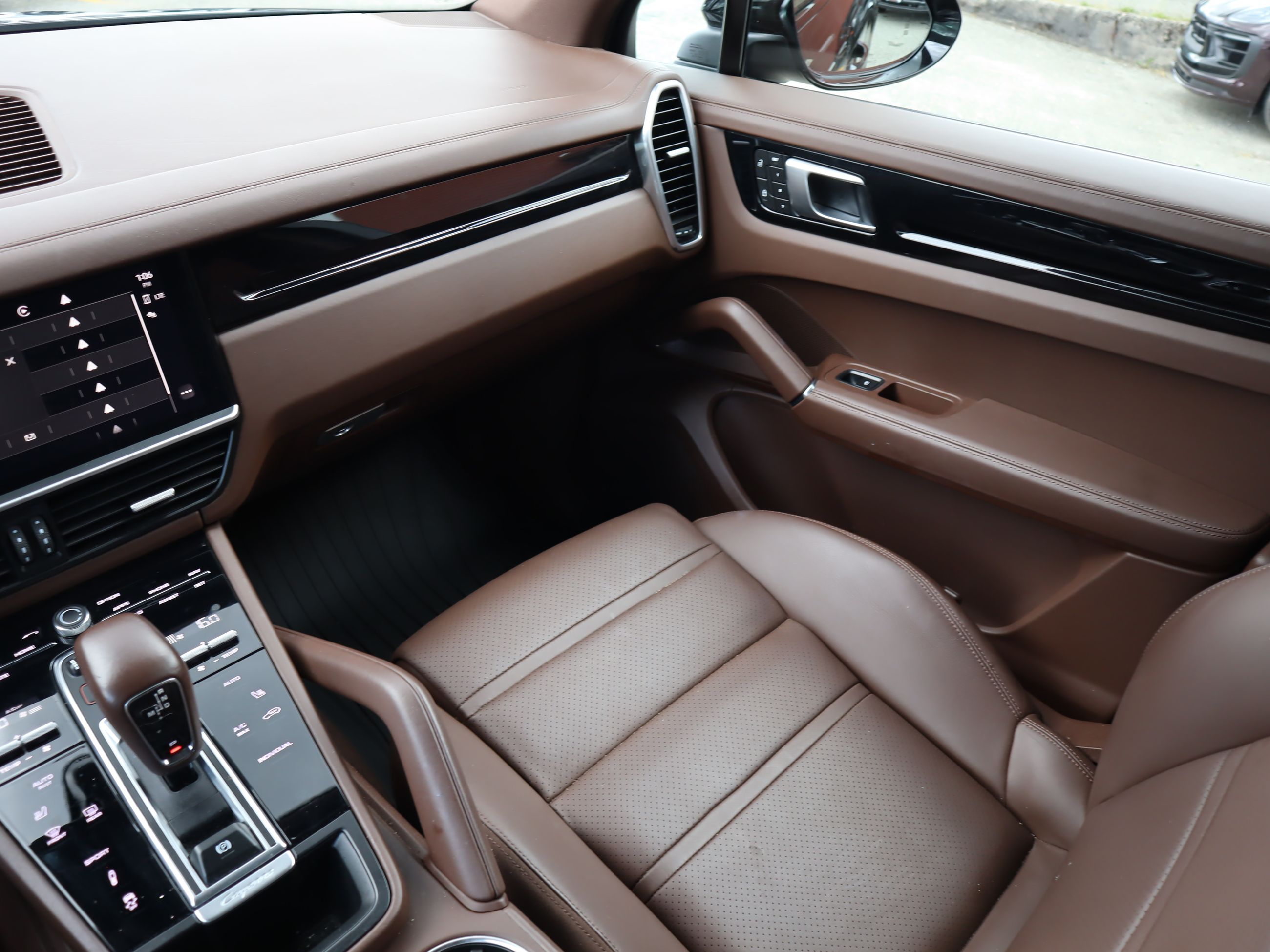 2023 Porsche Cayenne in Vancouver, British Columbia