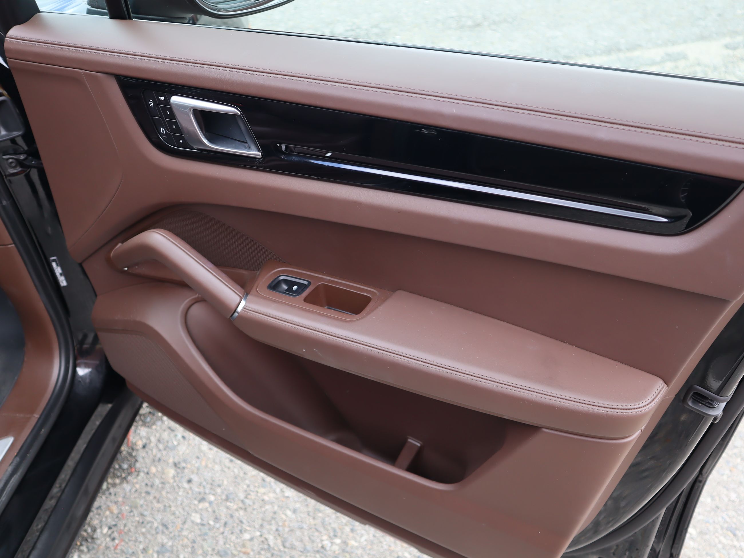 2023 Porsche Cayenne in Vancouver, British Columbia
