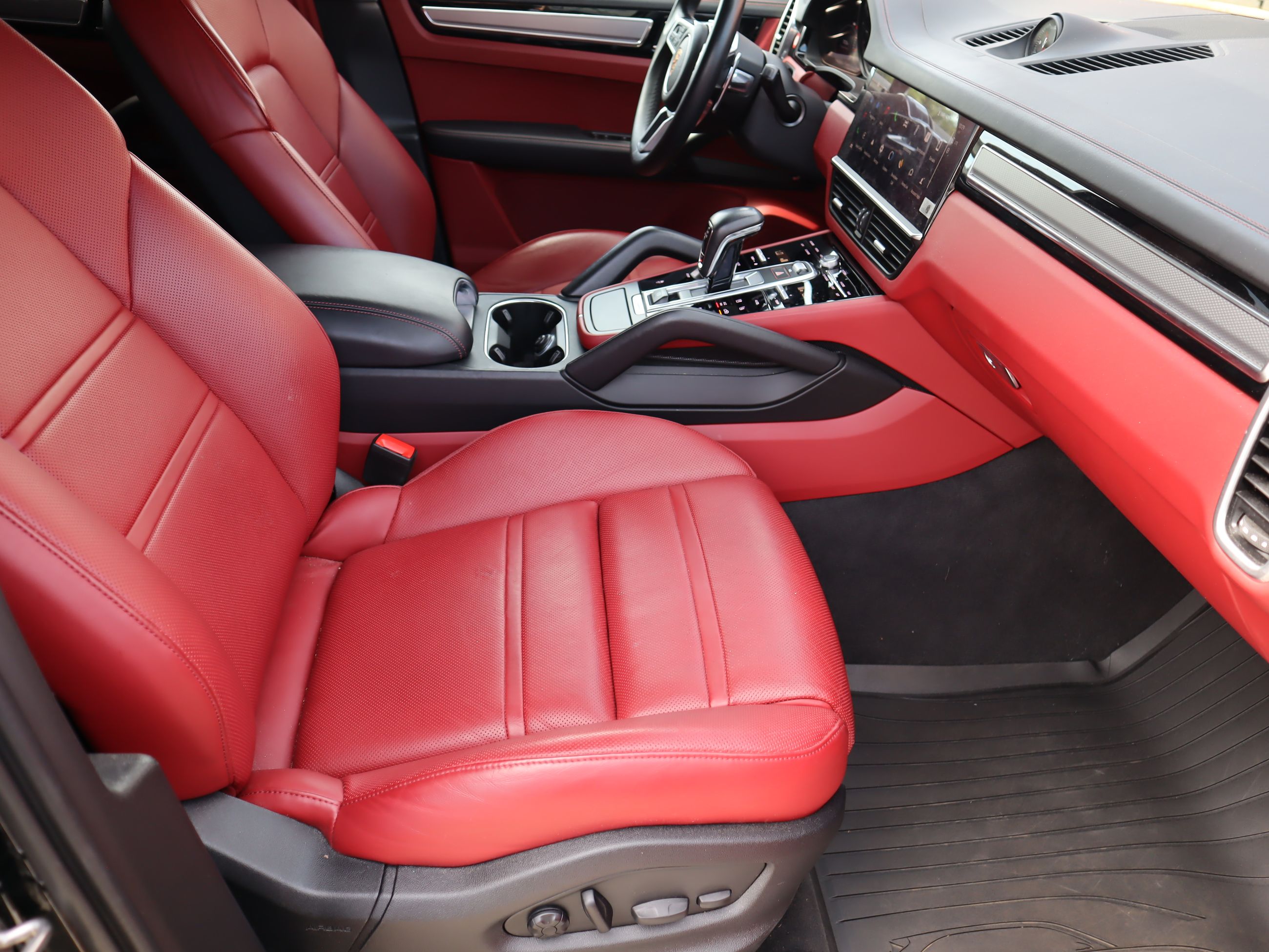 2023 Porsche Cayenne in Vancouver, British Columbia