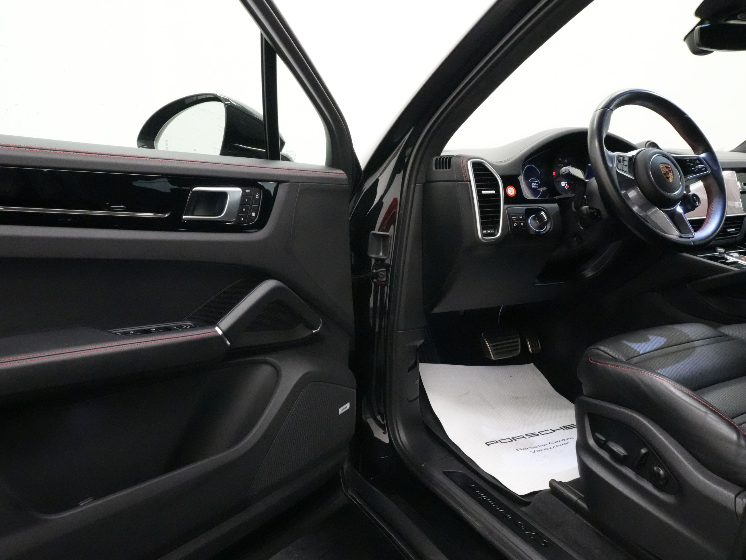 Porsche Cayenne  2023 à Vancouver, Colombie-Britannique