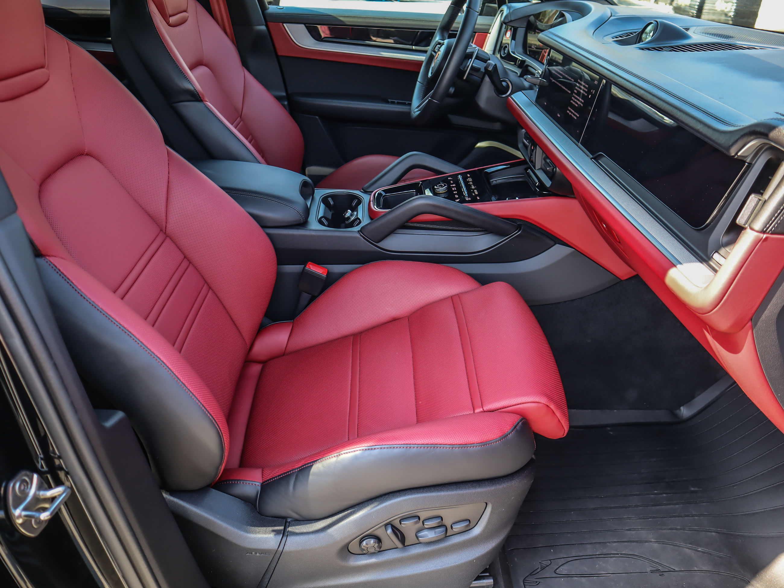 2024 Porsche Cayenne in Vancouver, British Columbia