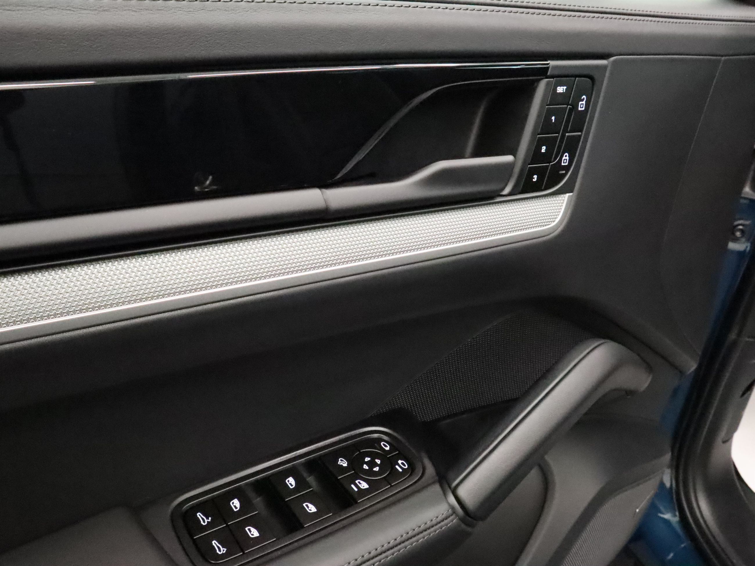 Porsche Cayenne  2024 à Vancouver, Colombie-Britannique