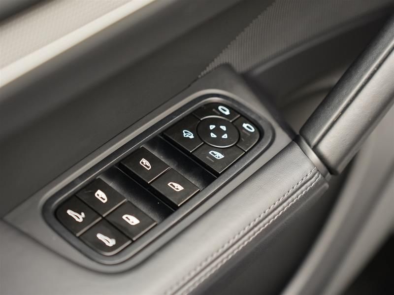 2024 Porsche Cayenne in Vancouver, British Columbia