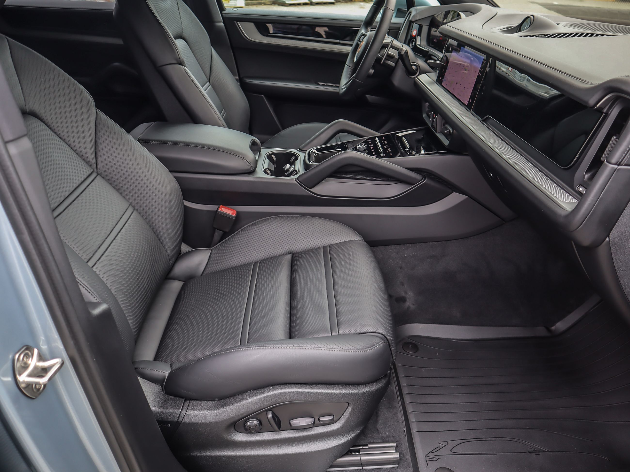 2025 Porsche Cayenne in Vancouver, British Columbia