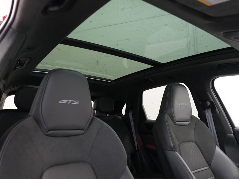 2025 Porsche Cayenne in Vancouver, British Columbia