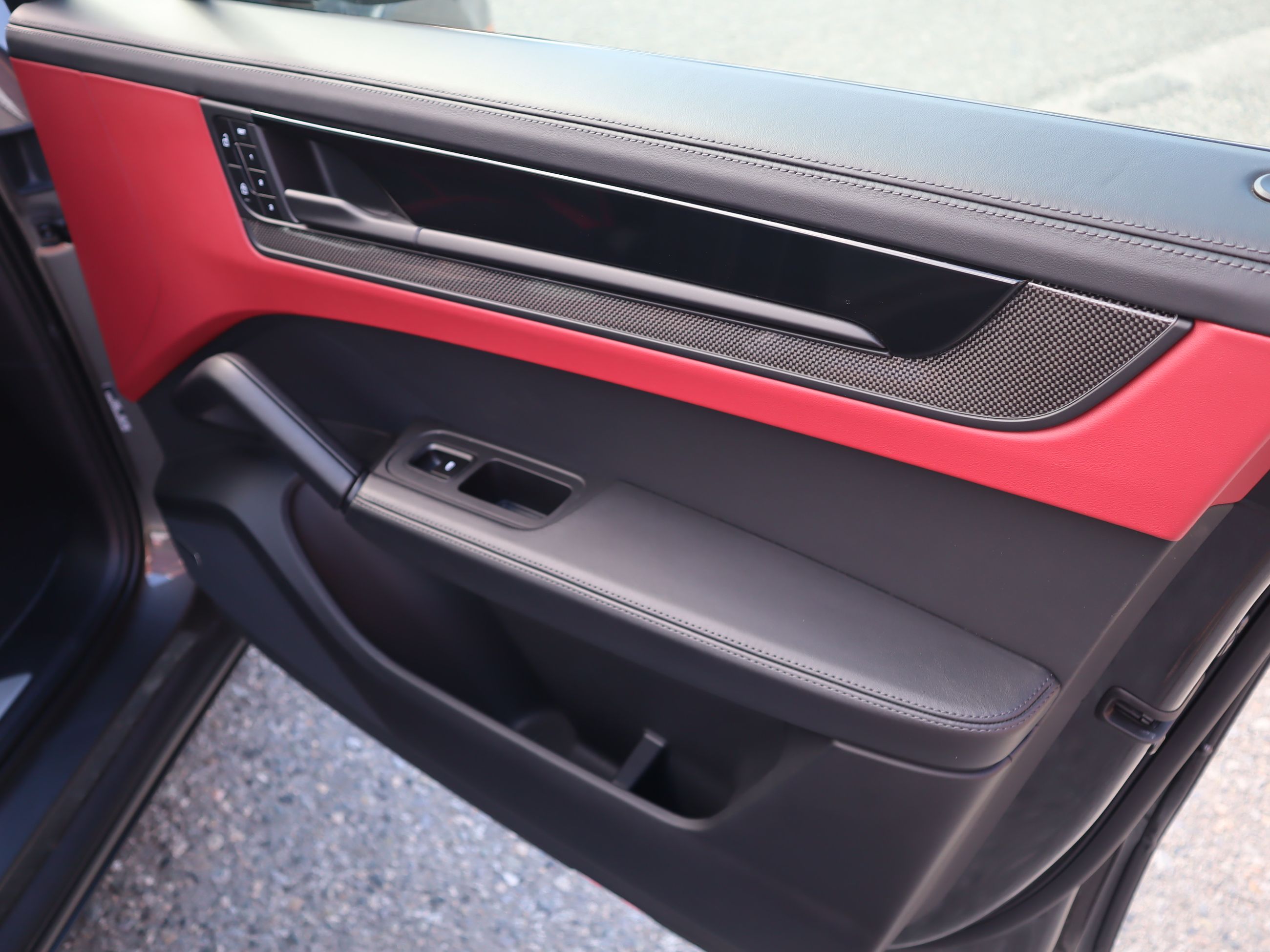 2025 Porsche Cayenne in Vancouver, British Columbia