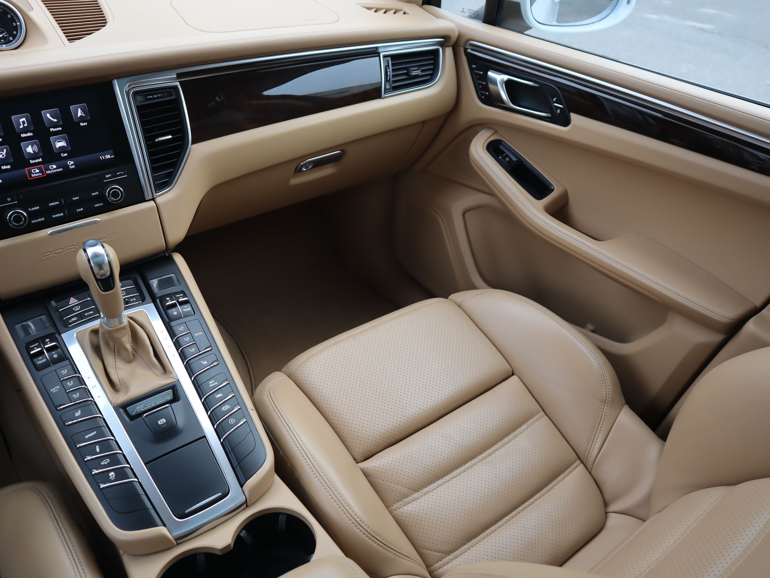 Porsche Macan  2017 à Vancouver, Colombie-Britannique