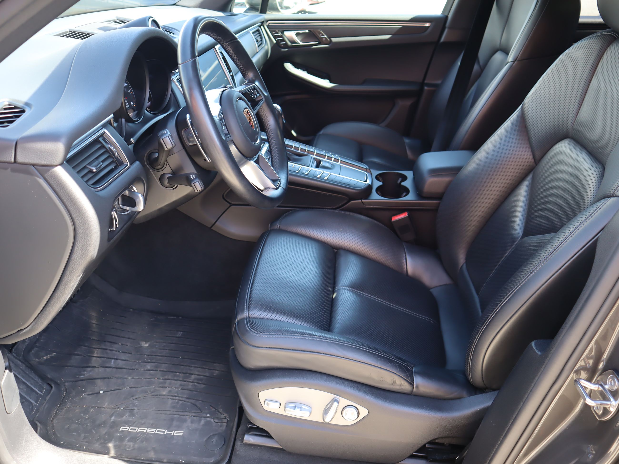 2018 Porsche Macan in Vancouver, British Columbia