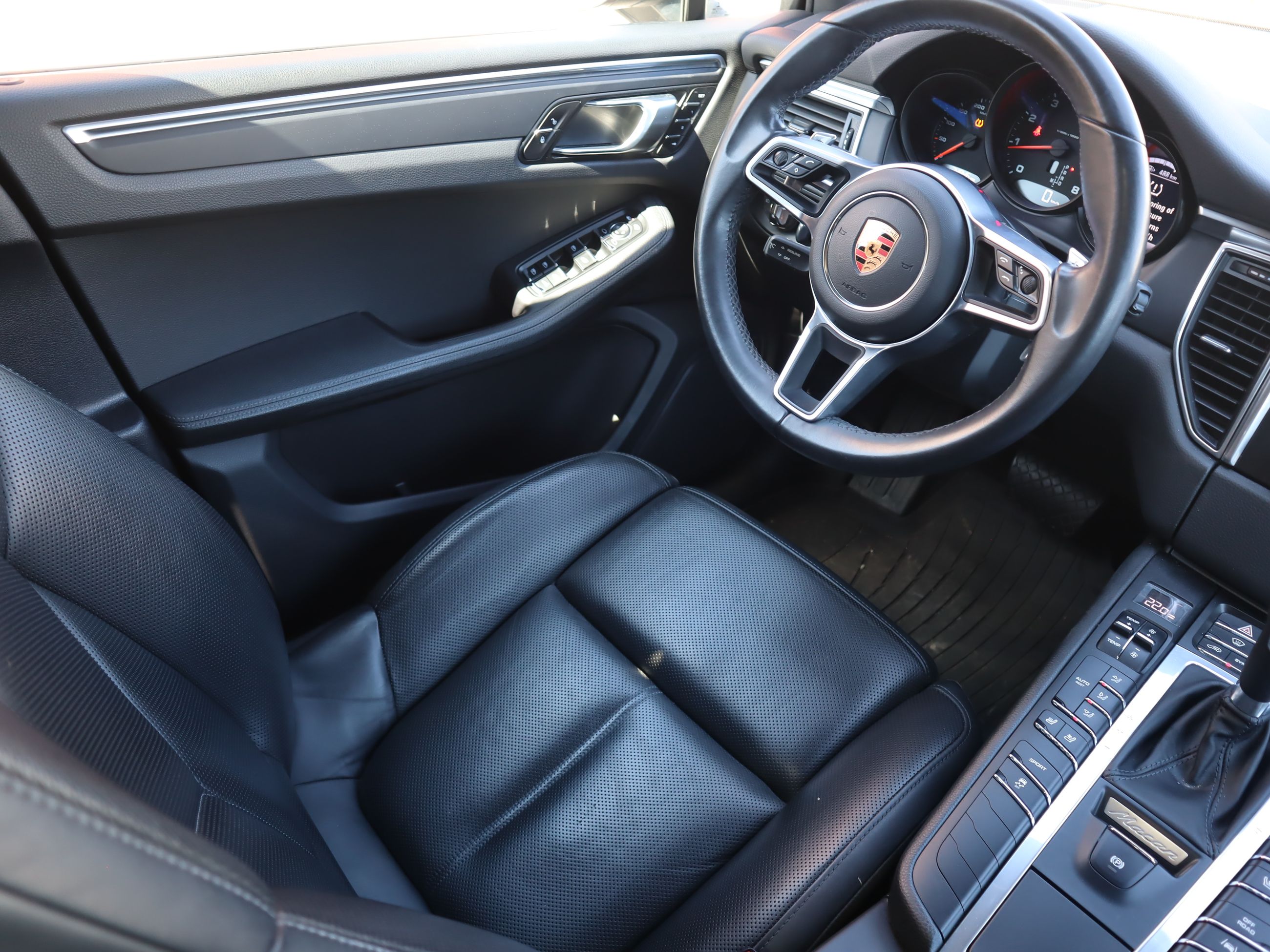 2018 Porsche Macan in Vancouver, British Columbia