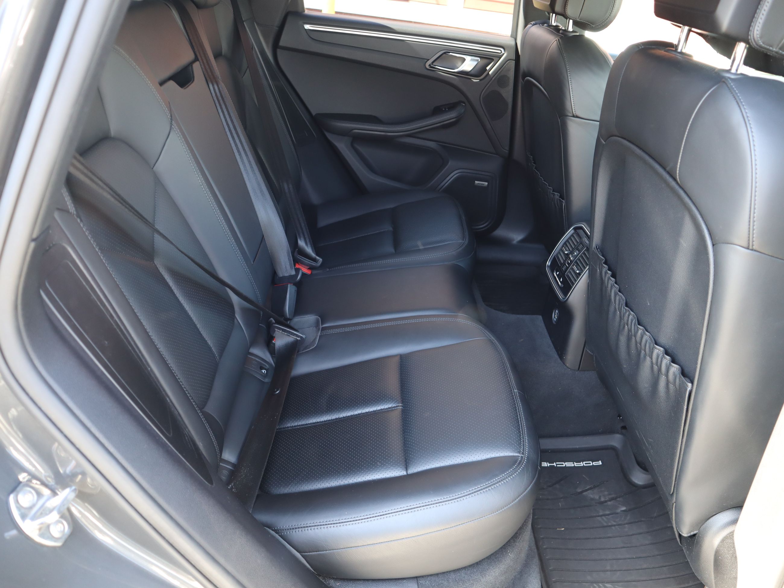 2018 Porsche Macan in Vancouver, British Columbia