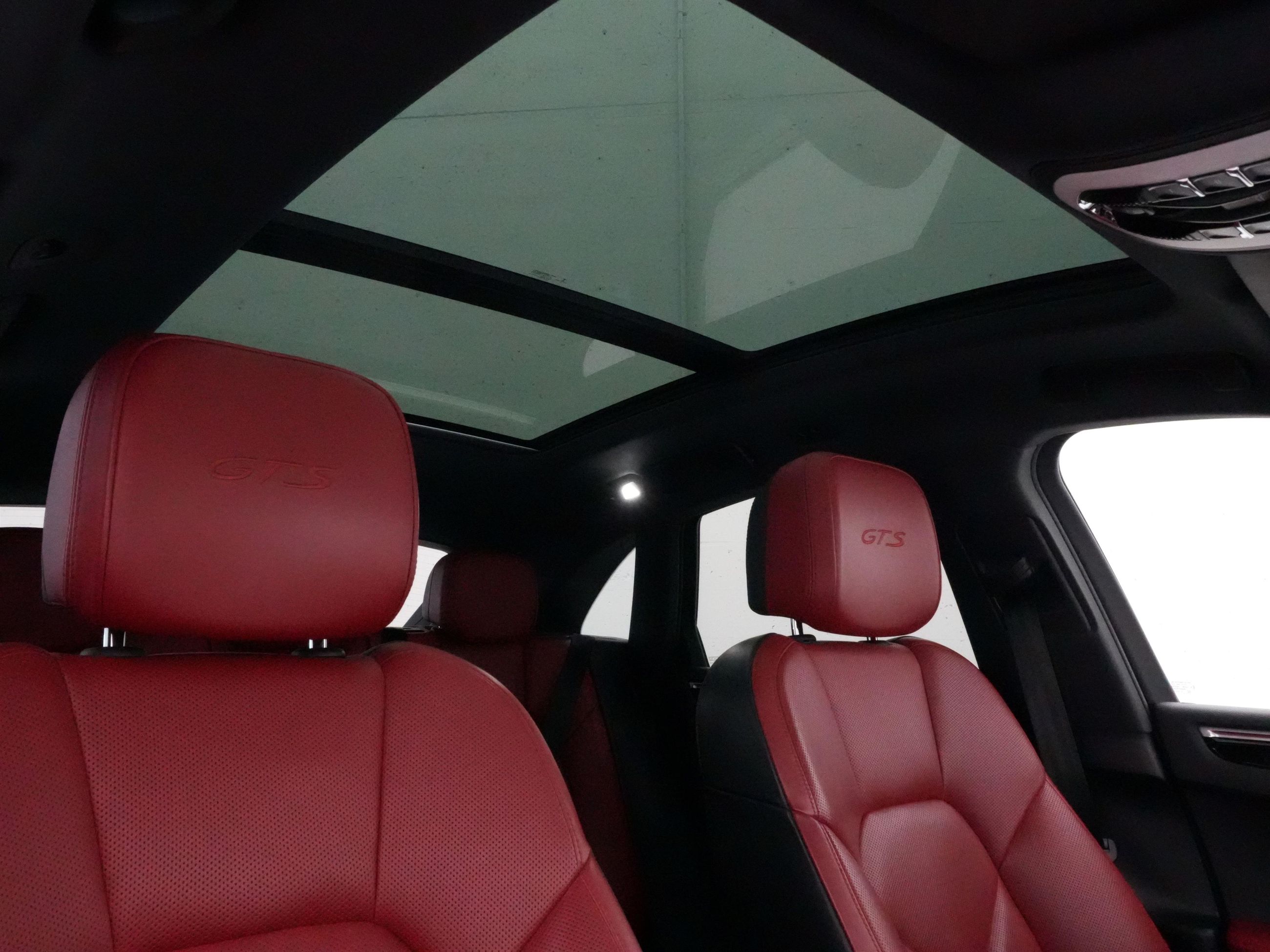 2018 Porsche Macan in Vancouver, British Columbia