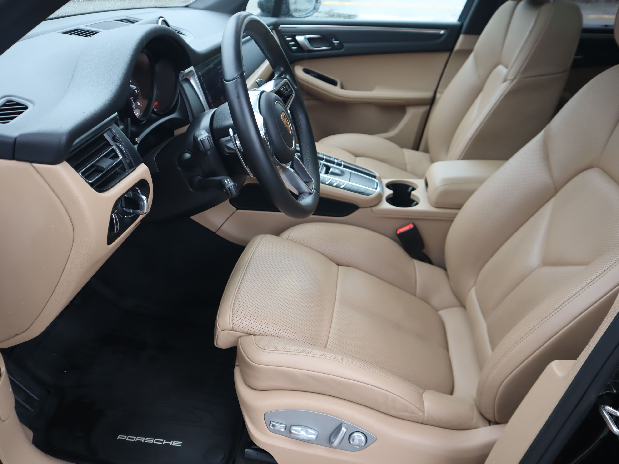 Porsche Macan  2019 à Vancouver, Colombie-Britannique