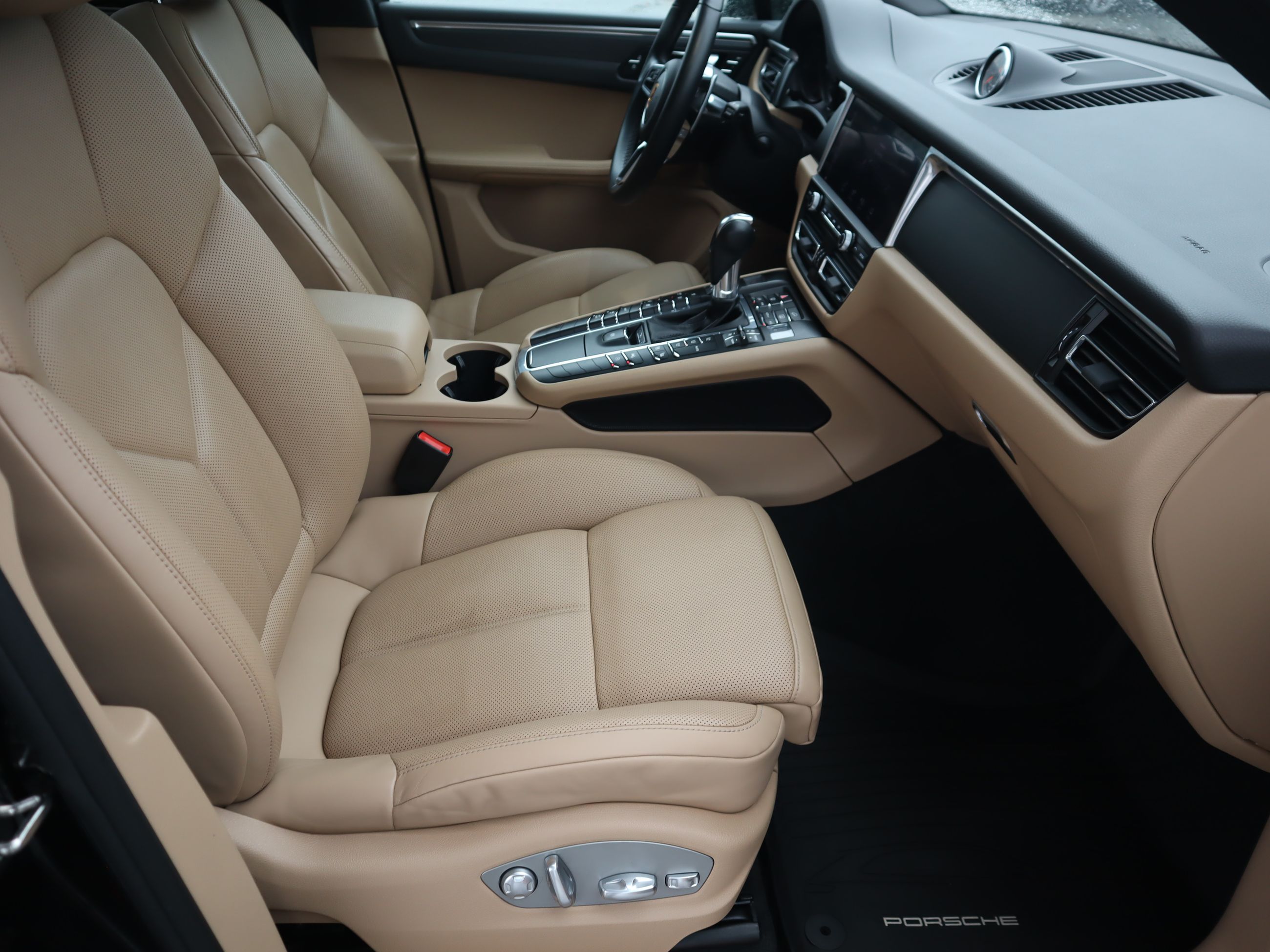 Porsche Macan  2019 à Vancouver, Colombie-Britannique