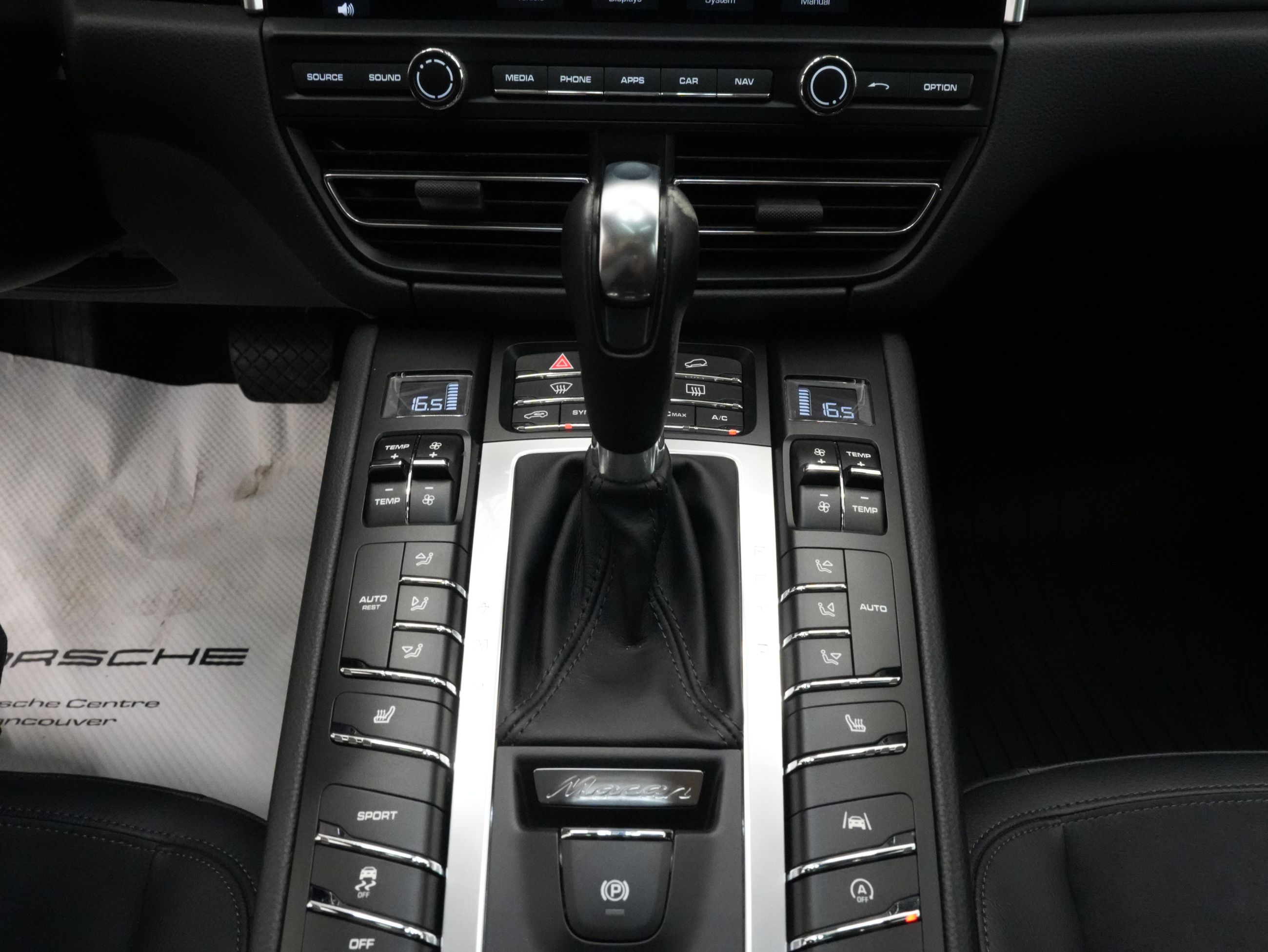 Porsche Macan  2019 à Vancouver, Colombie-Britannique