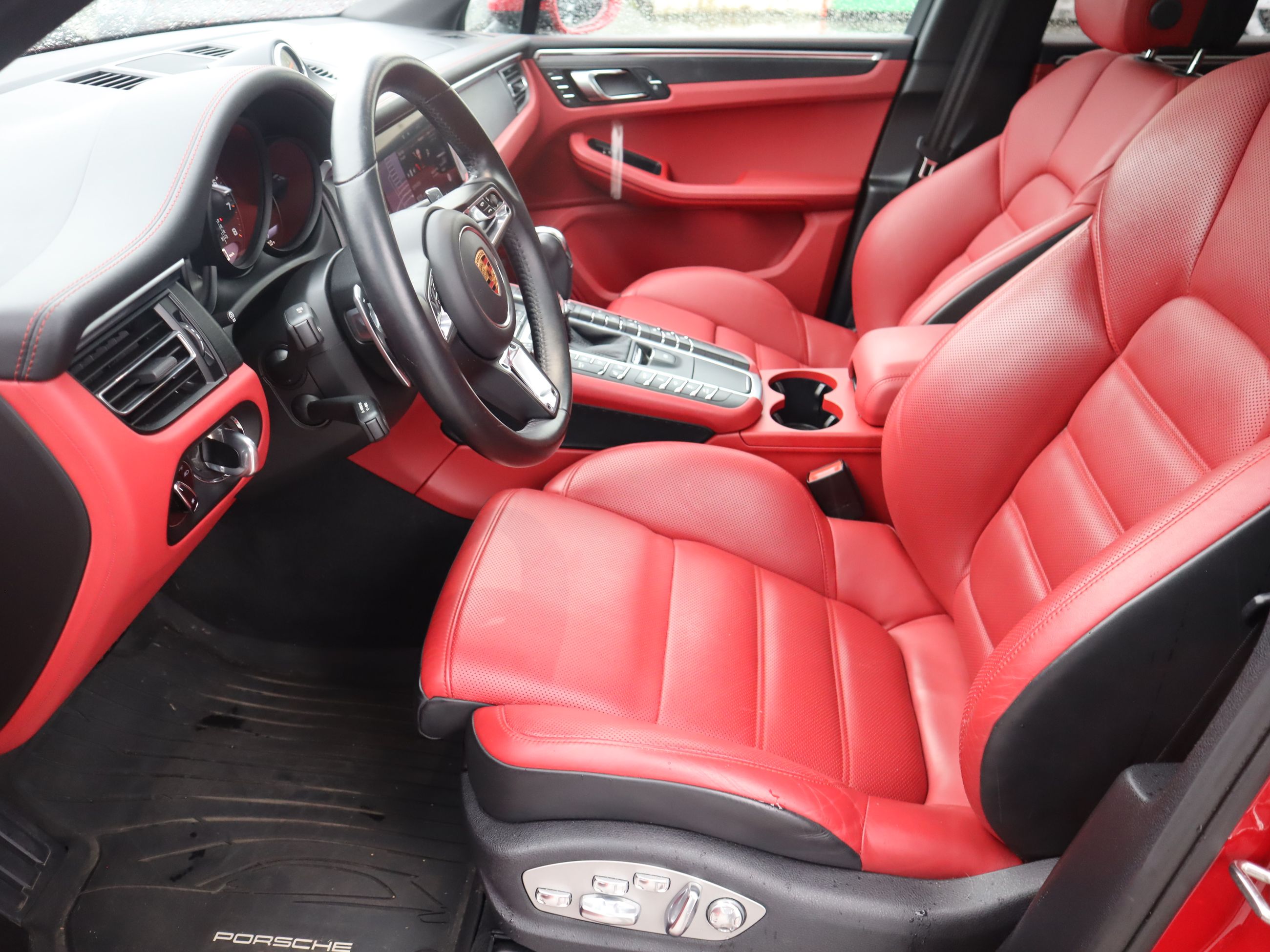 Porsche Macan  2020 à Vancouver, Colombie-Britannique