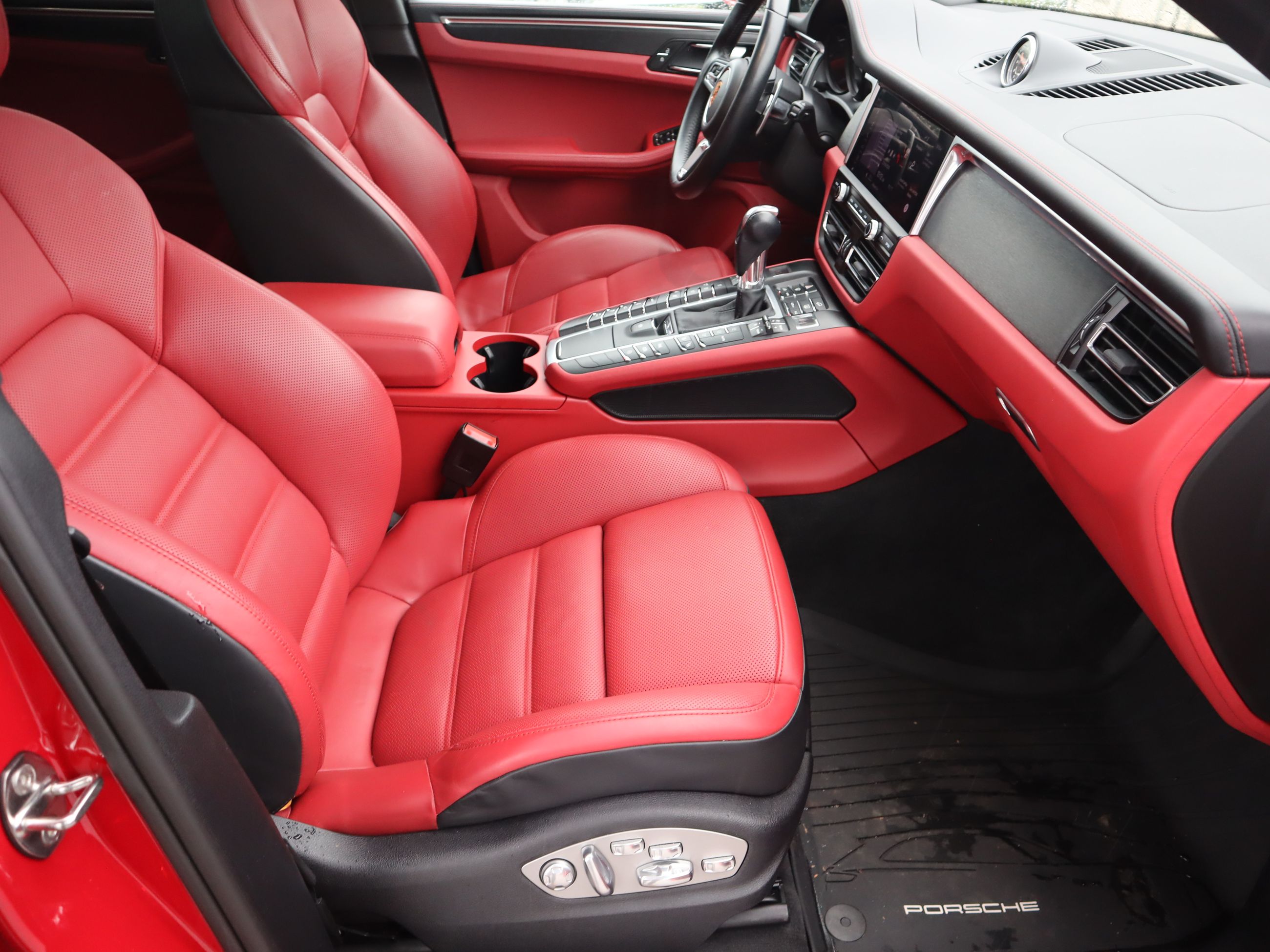 Porsche Macan  2020 à Vancouver, Colombie-Britannique